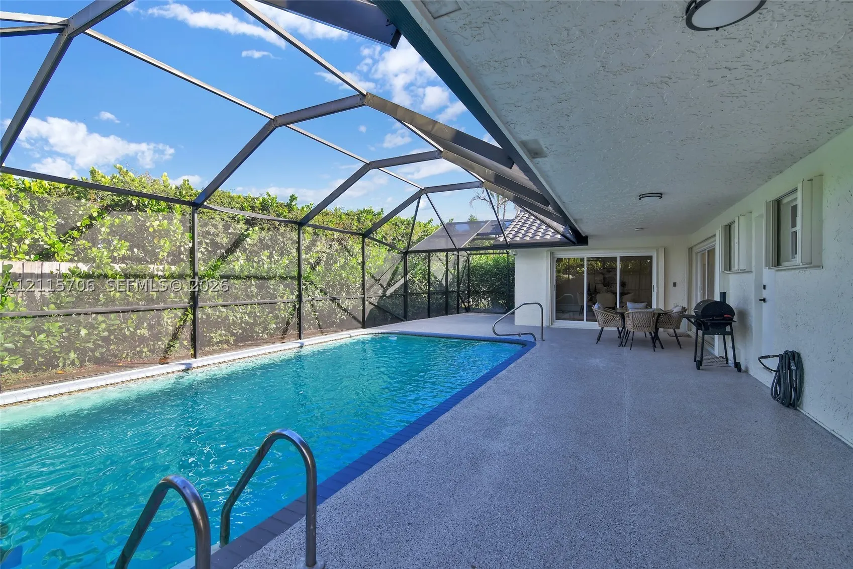 5184 Deerhurst Crescent Cir