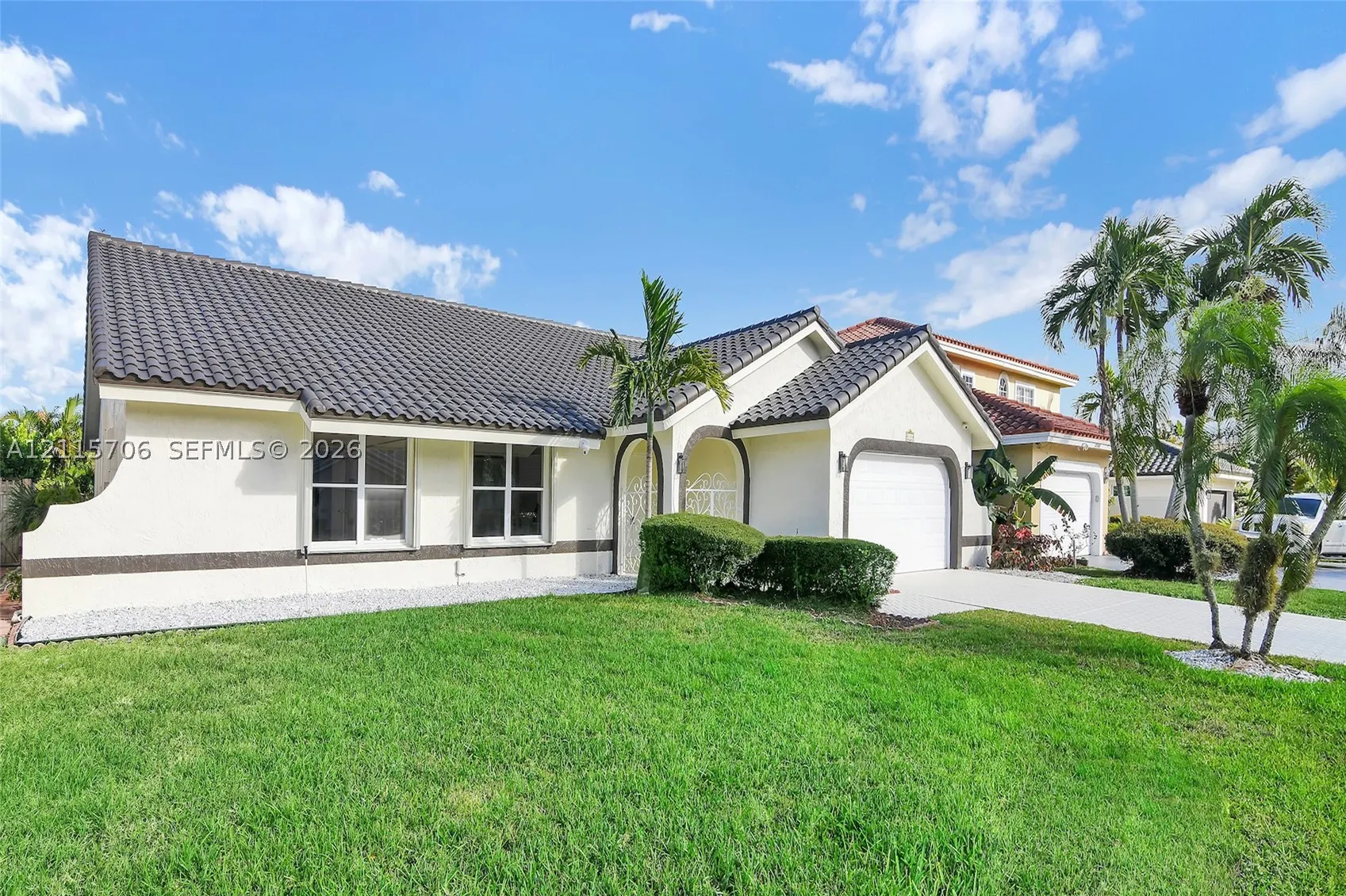 5184 Deerhurst Crescent Cir