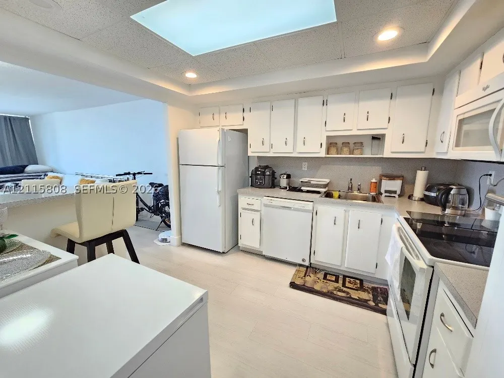 18031 Biscayne Blvd #603
