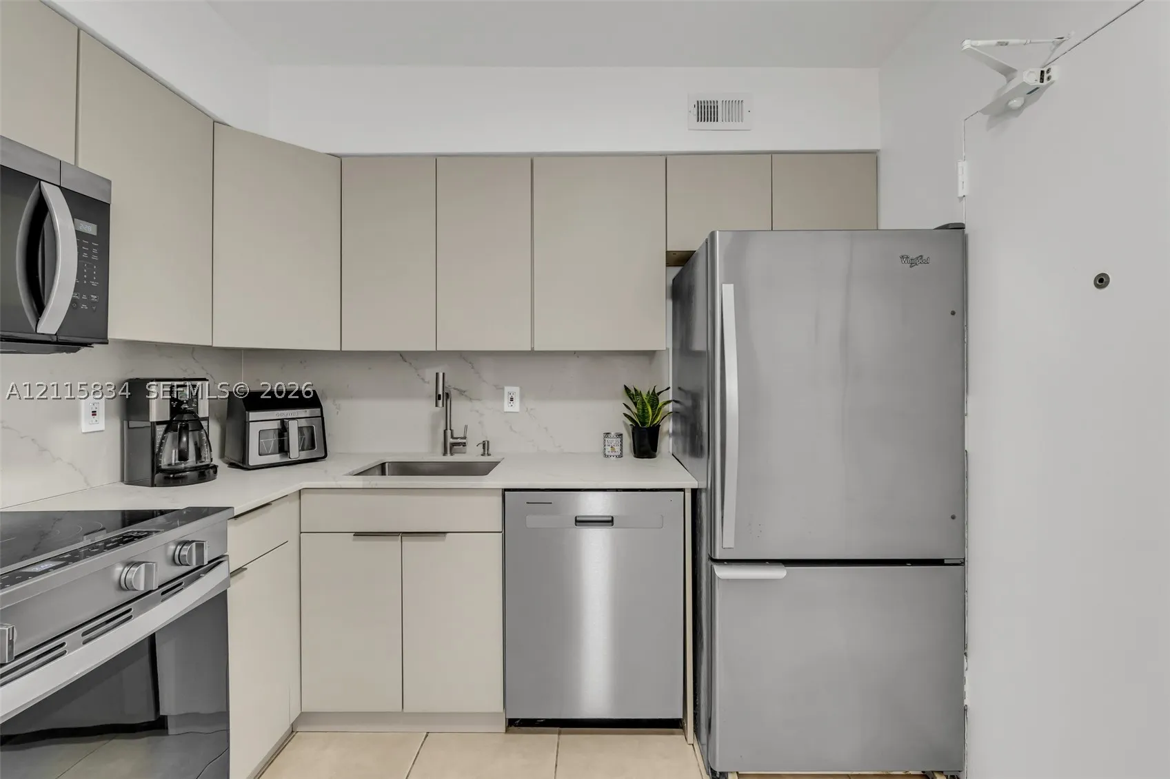 5161 Collins Ave #1717