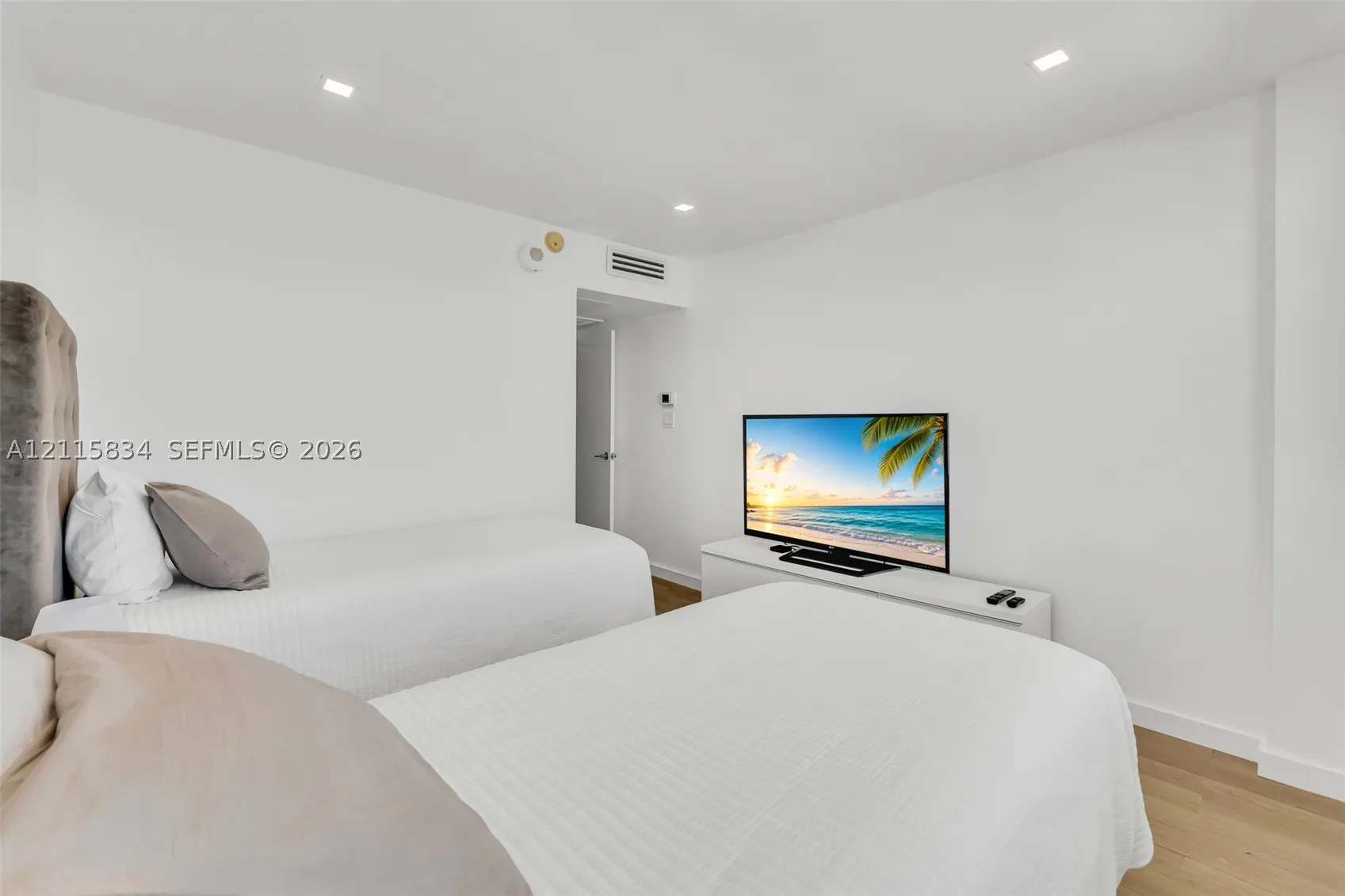 5161 Collins Ave #1717