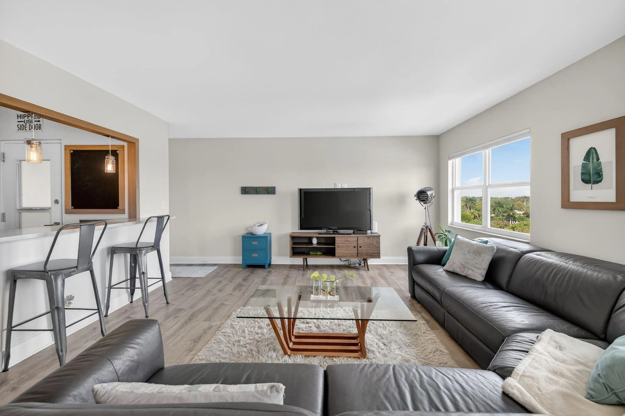 2555 NE 11th Street #609