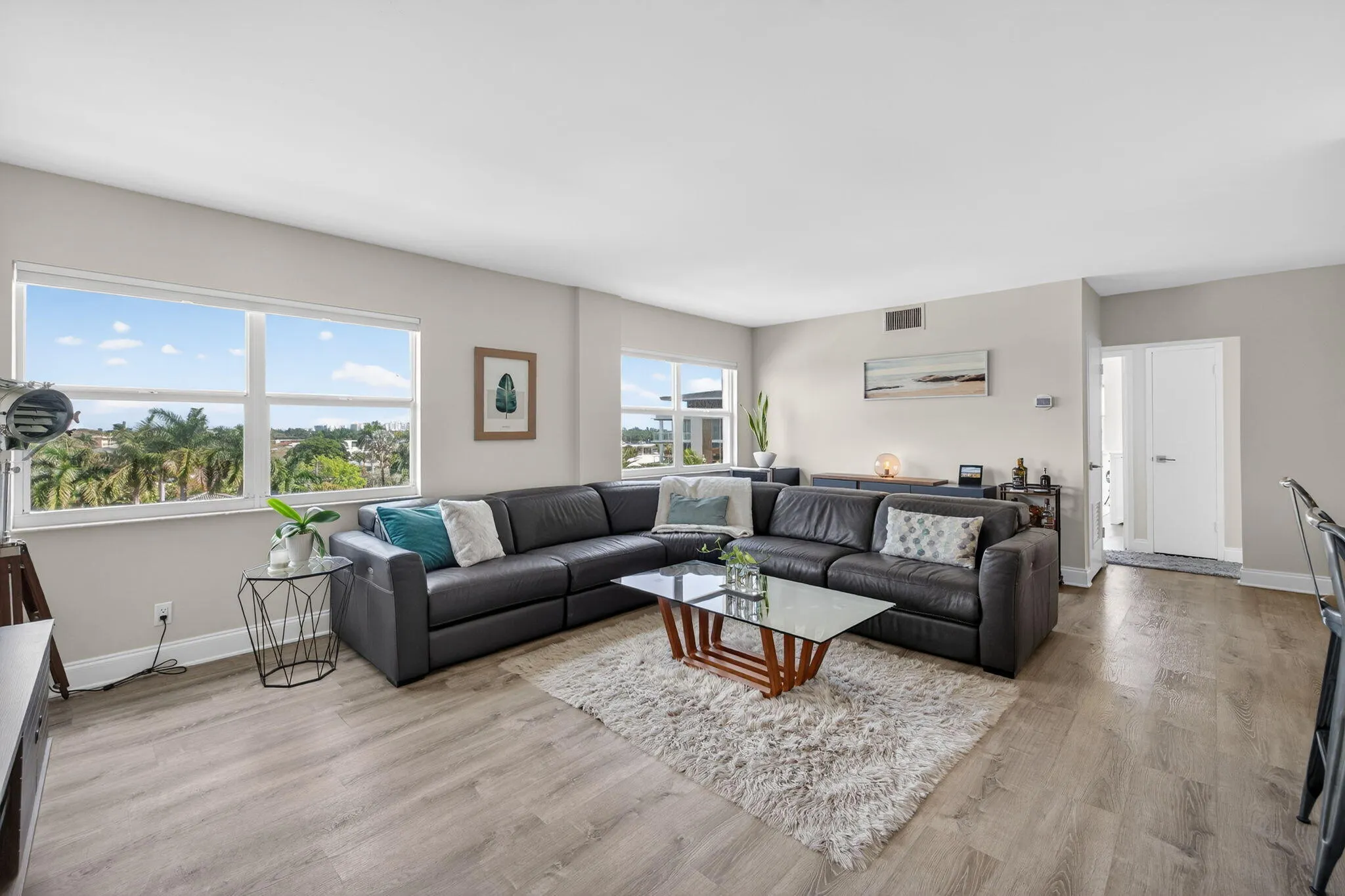 2555 NE 11th Street #609
