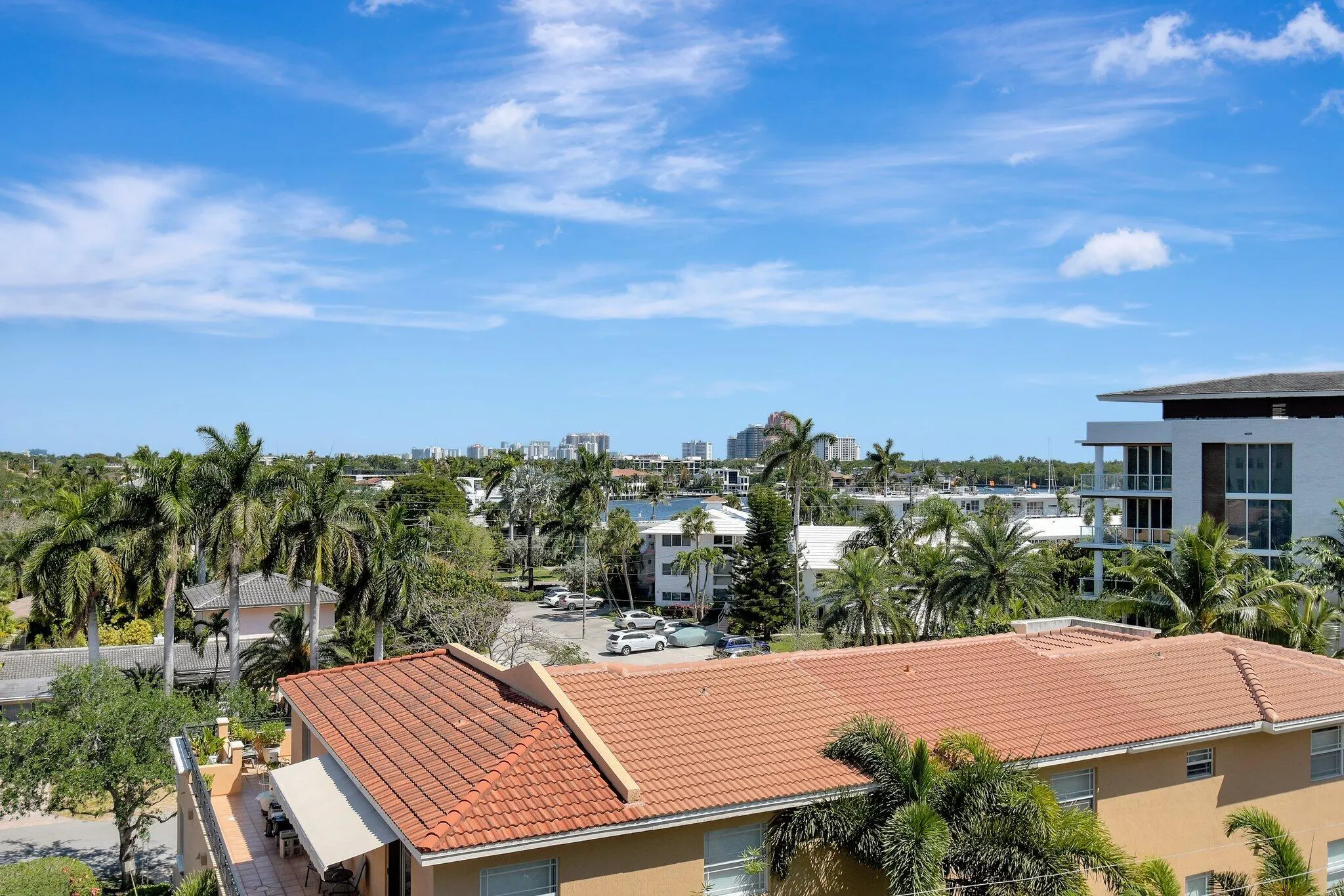 2555 NE 11th Street #609