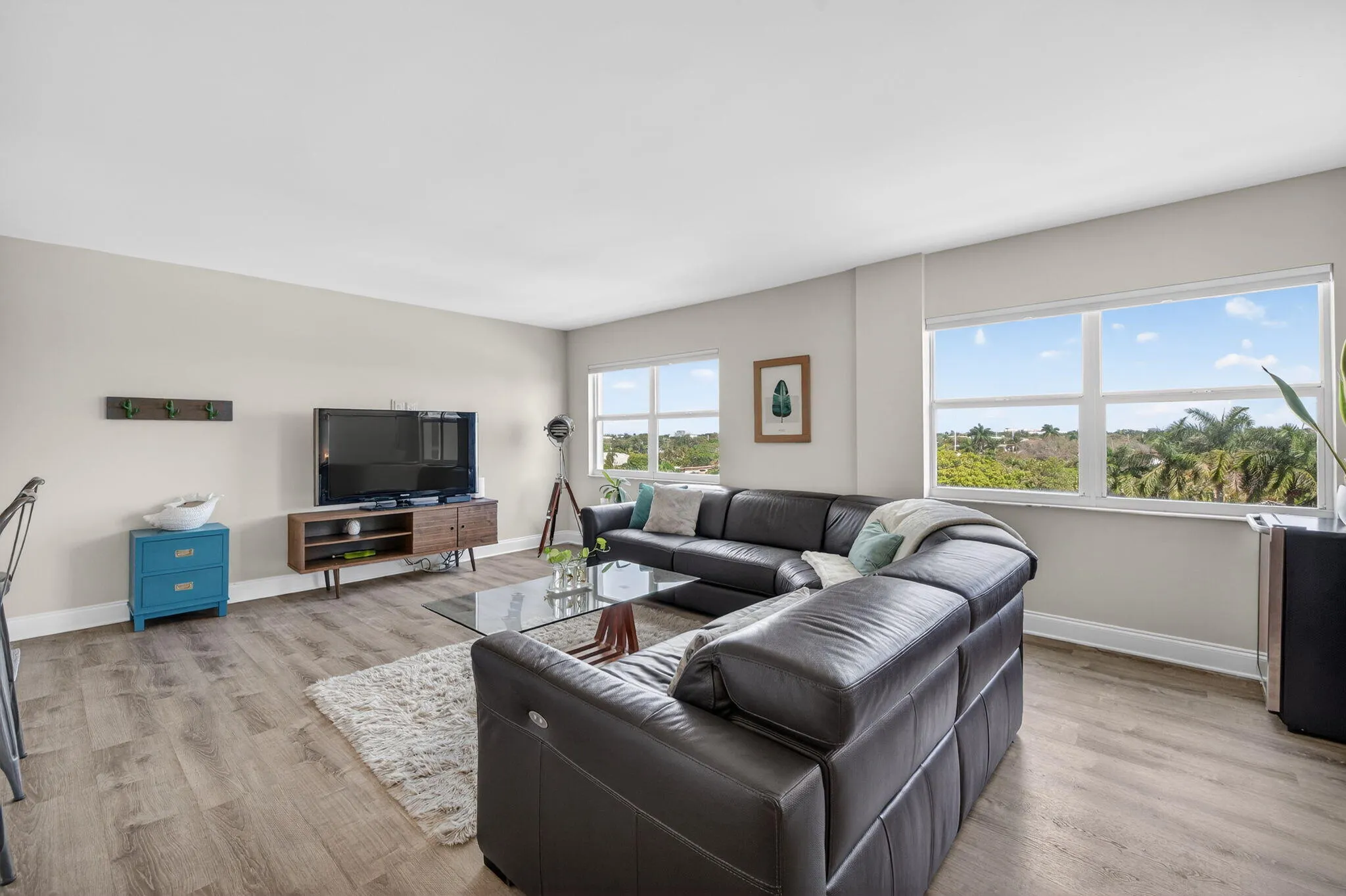 2555 NE 11th Street #609