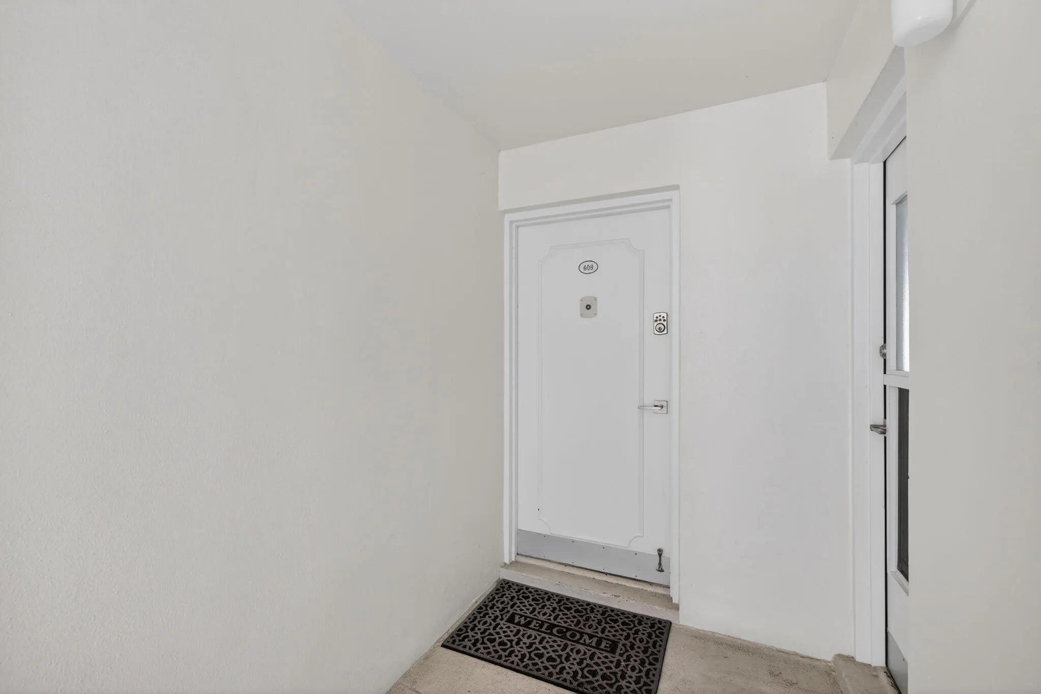 2555 NE 11th Street #609