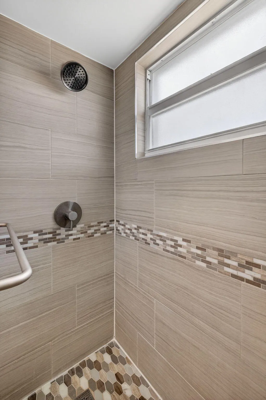 2555 NE 11th Street #609
