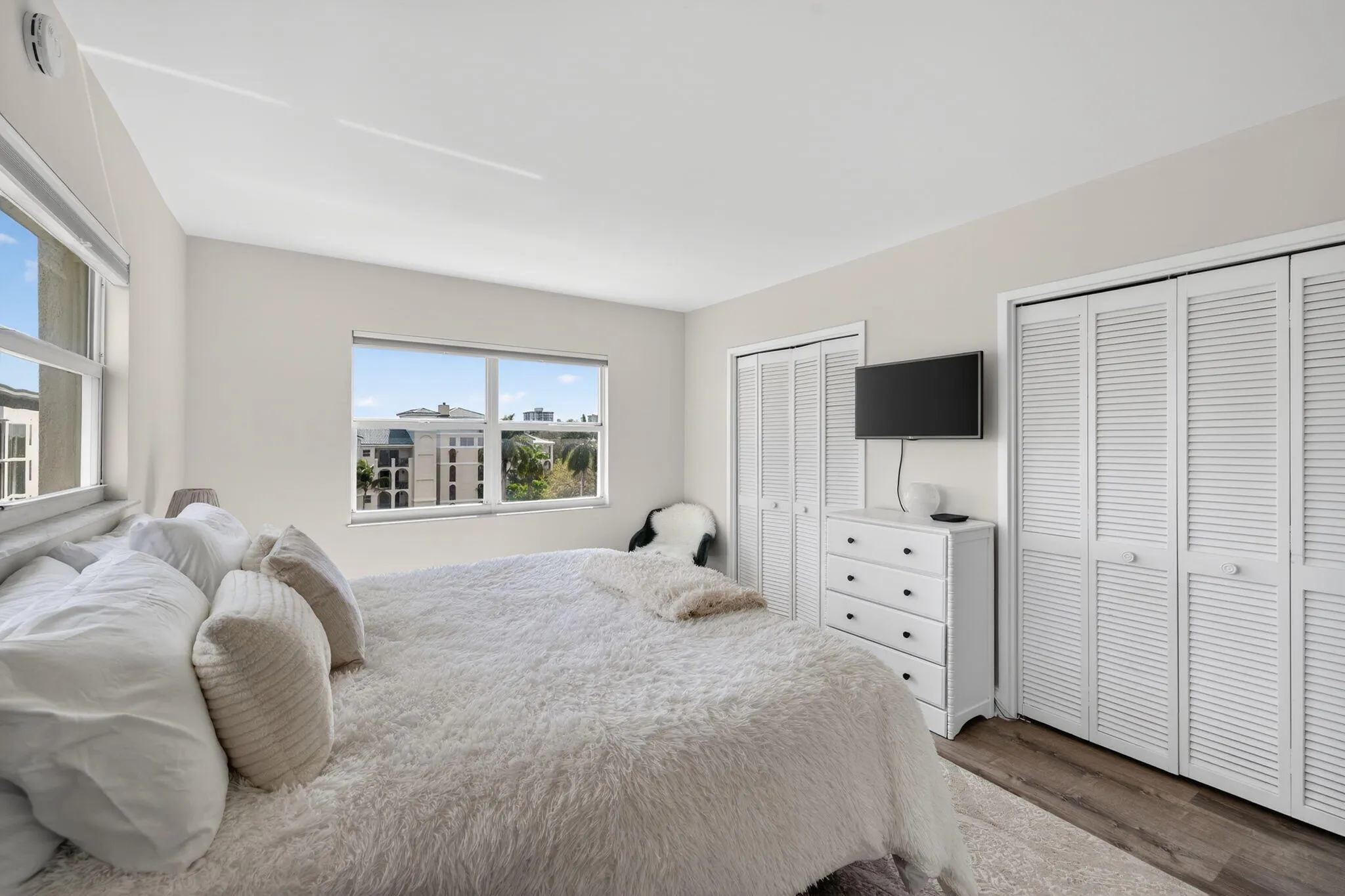 2555 NE 11th Street #609