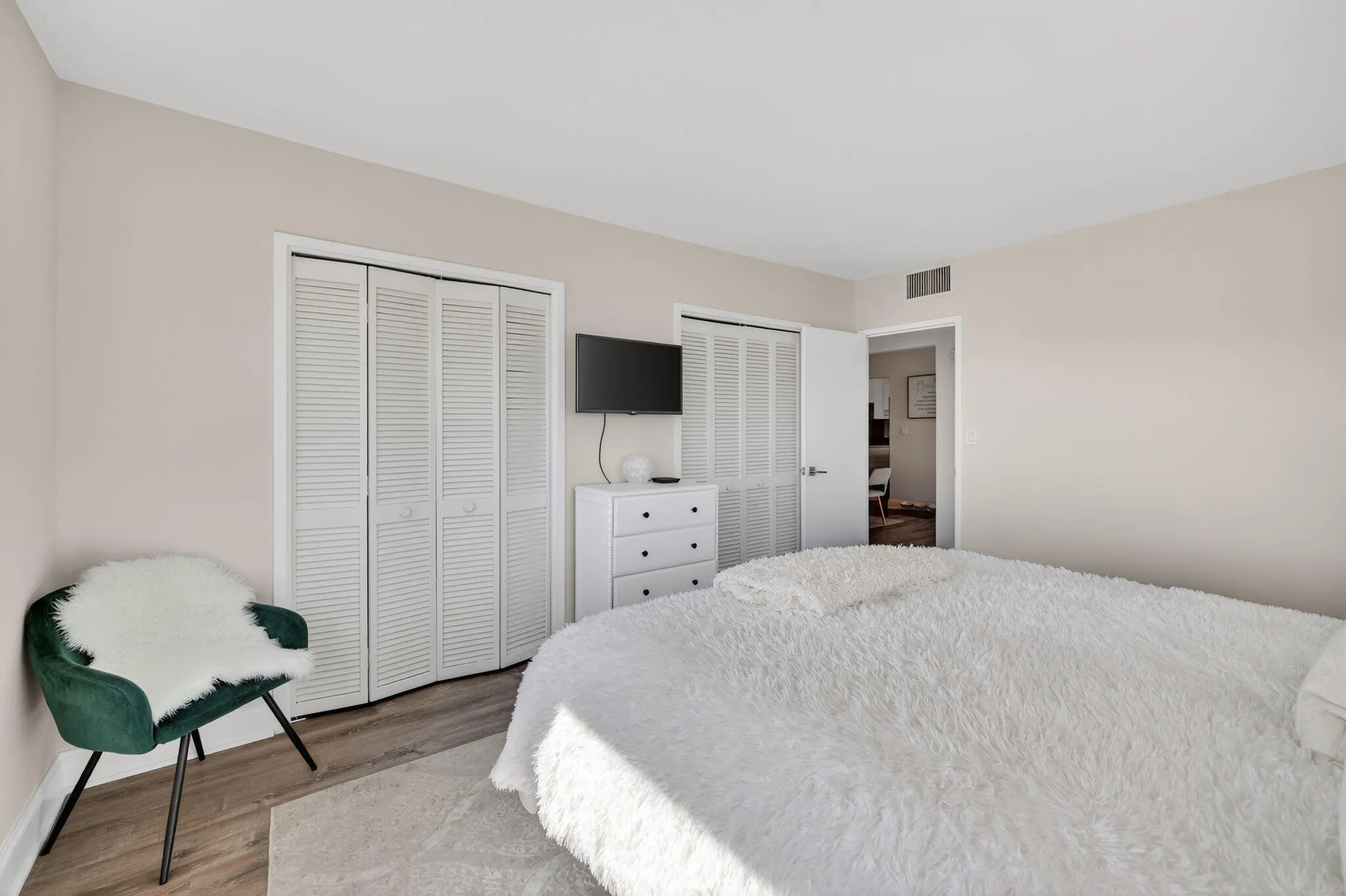 2555 NE 11th Street #609