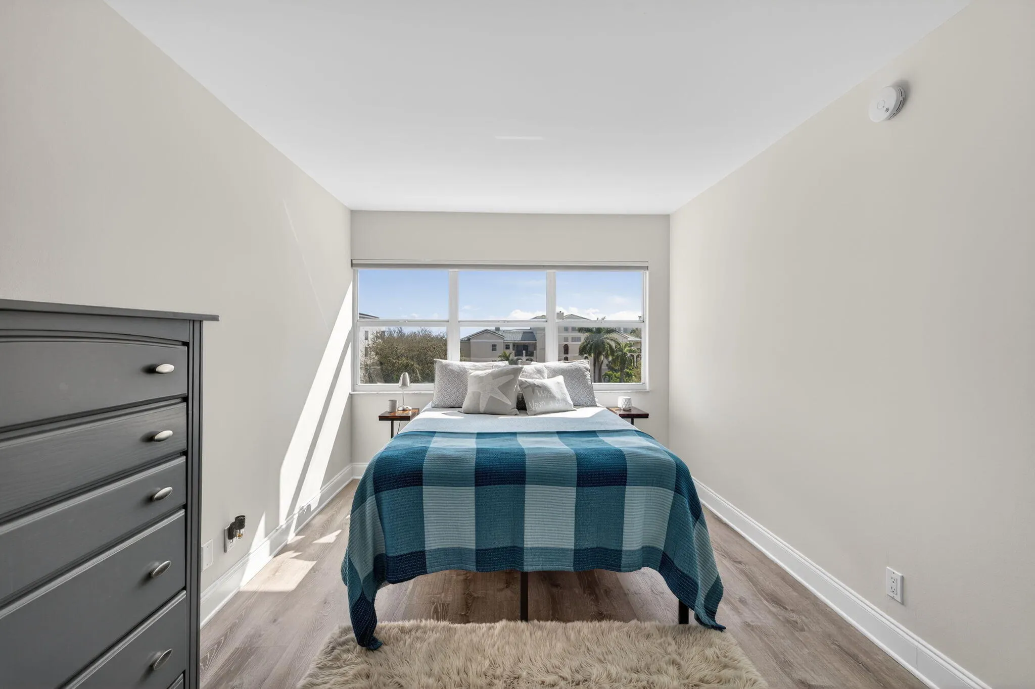2555 NE 11th Street #609