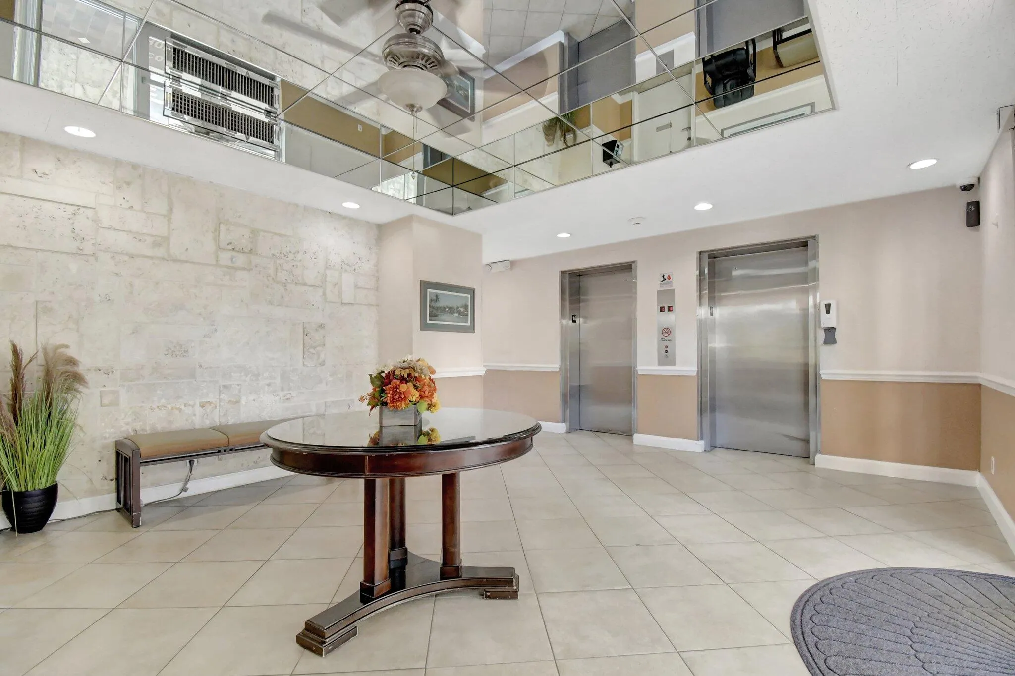2555 NE 11th Street #609