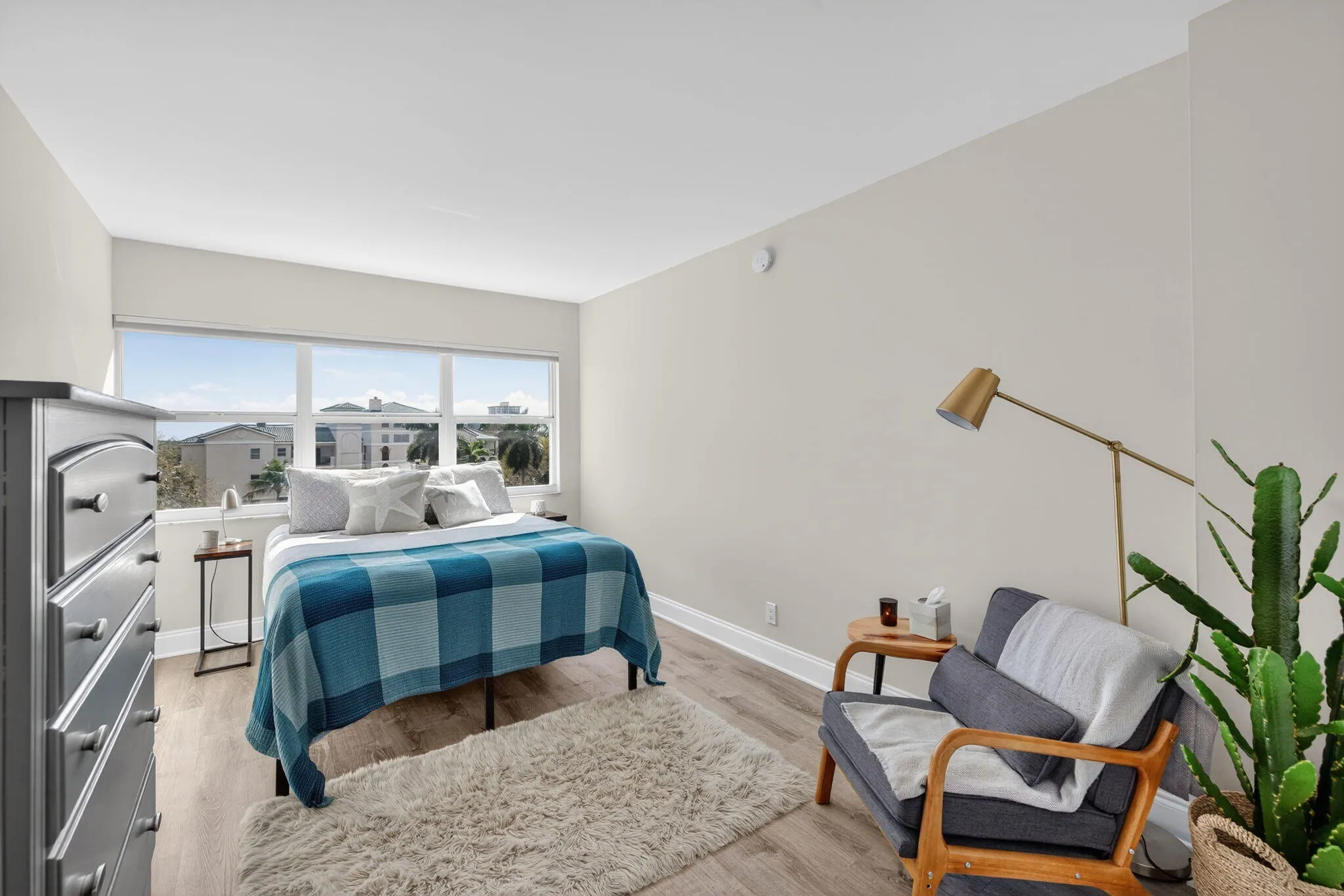2555 NE 11th Street #609