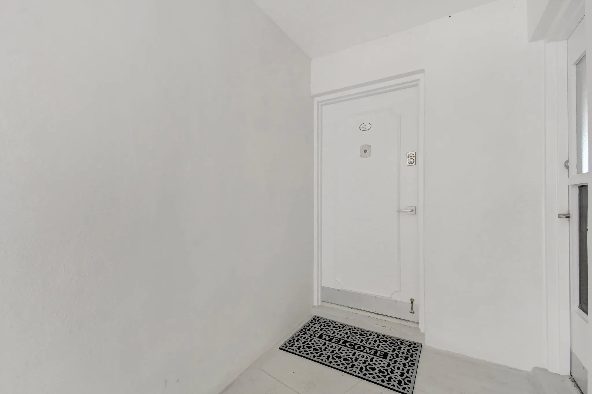 2555 NE 11th Street #609