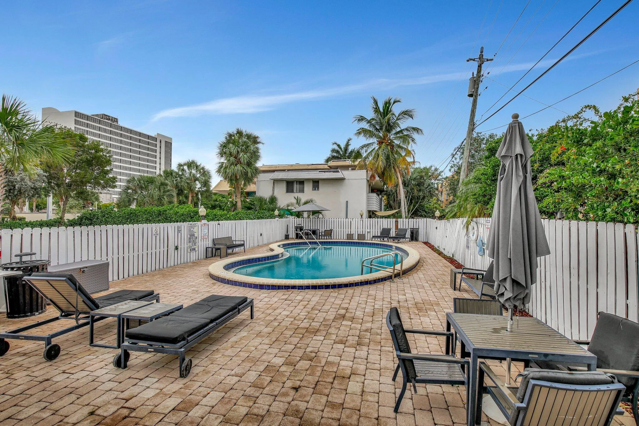 2555 NE 11th Street #609
