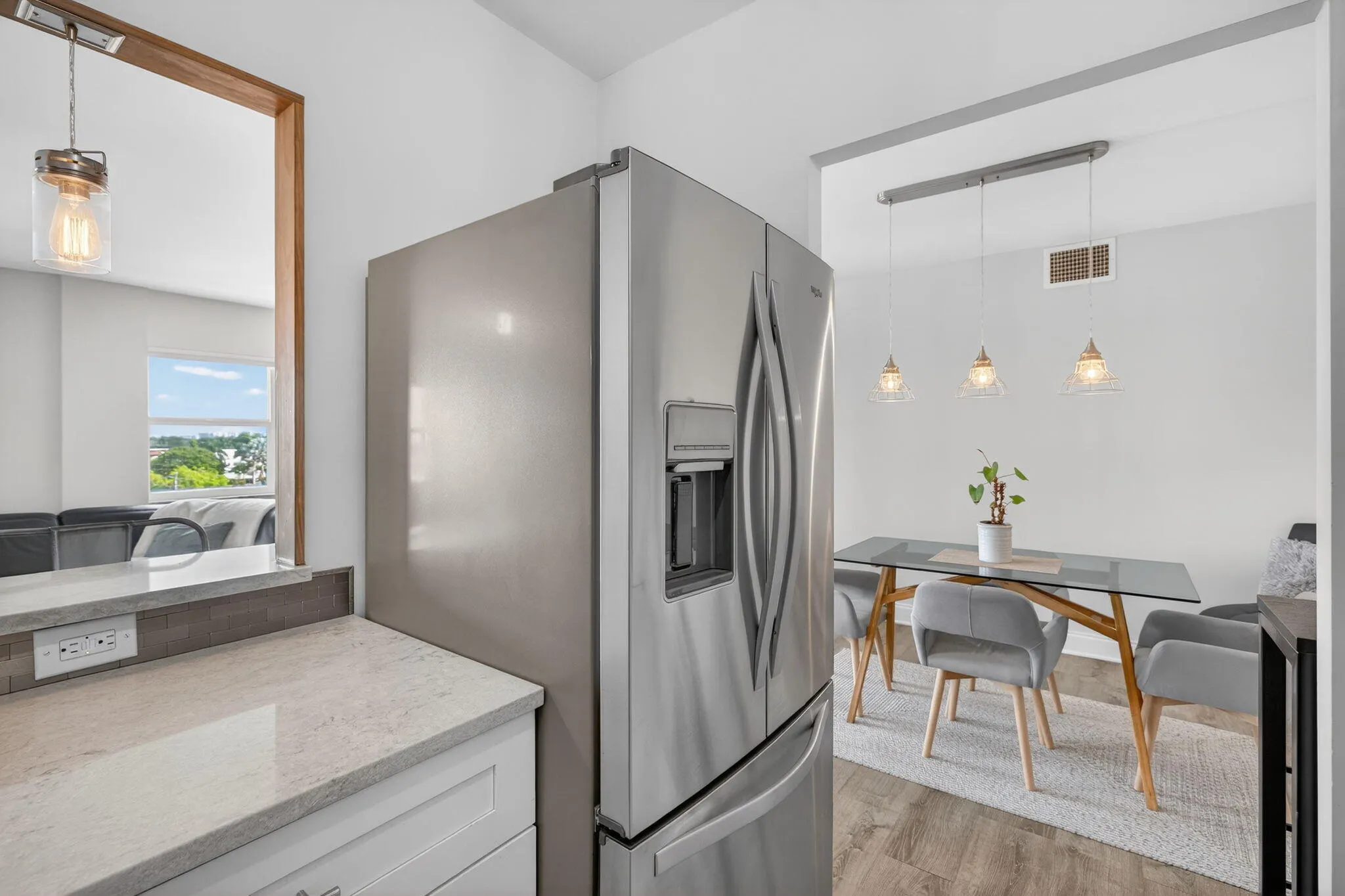 2555 NE 11th Street #609