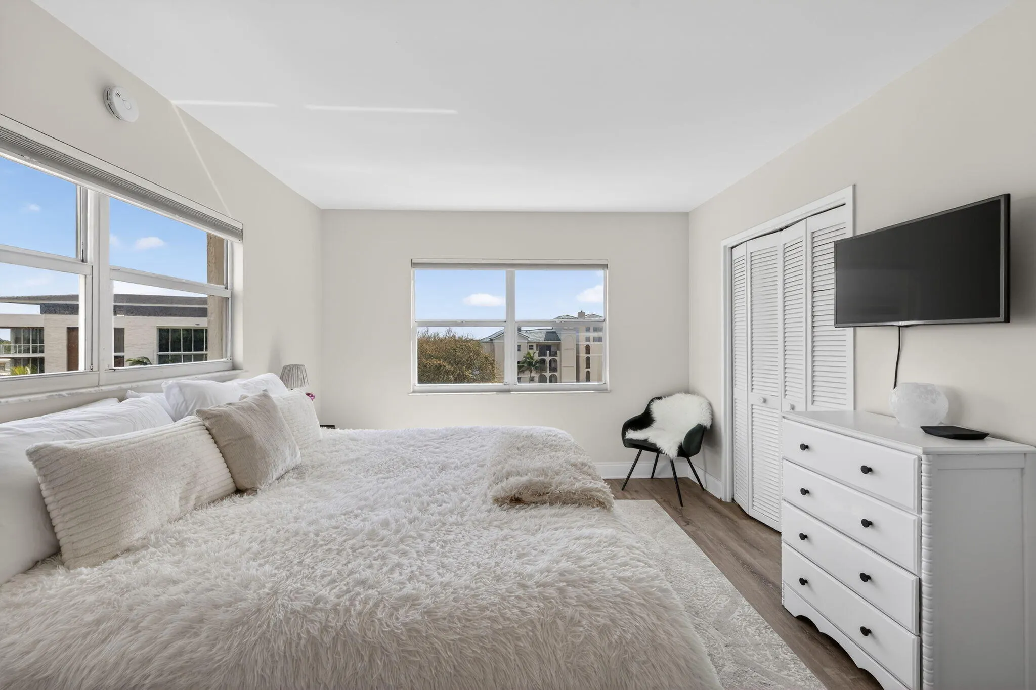 2555 NE 11th Street #609