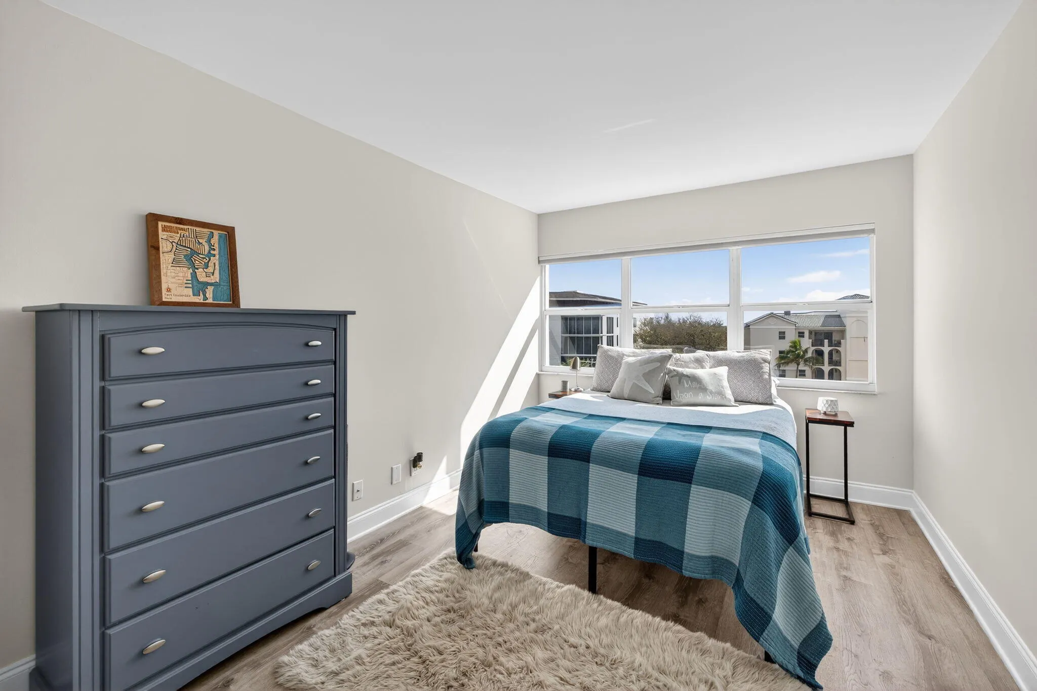 2555 NE 11th Street #609