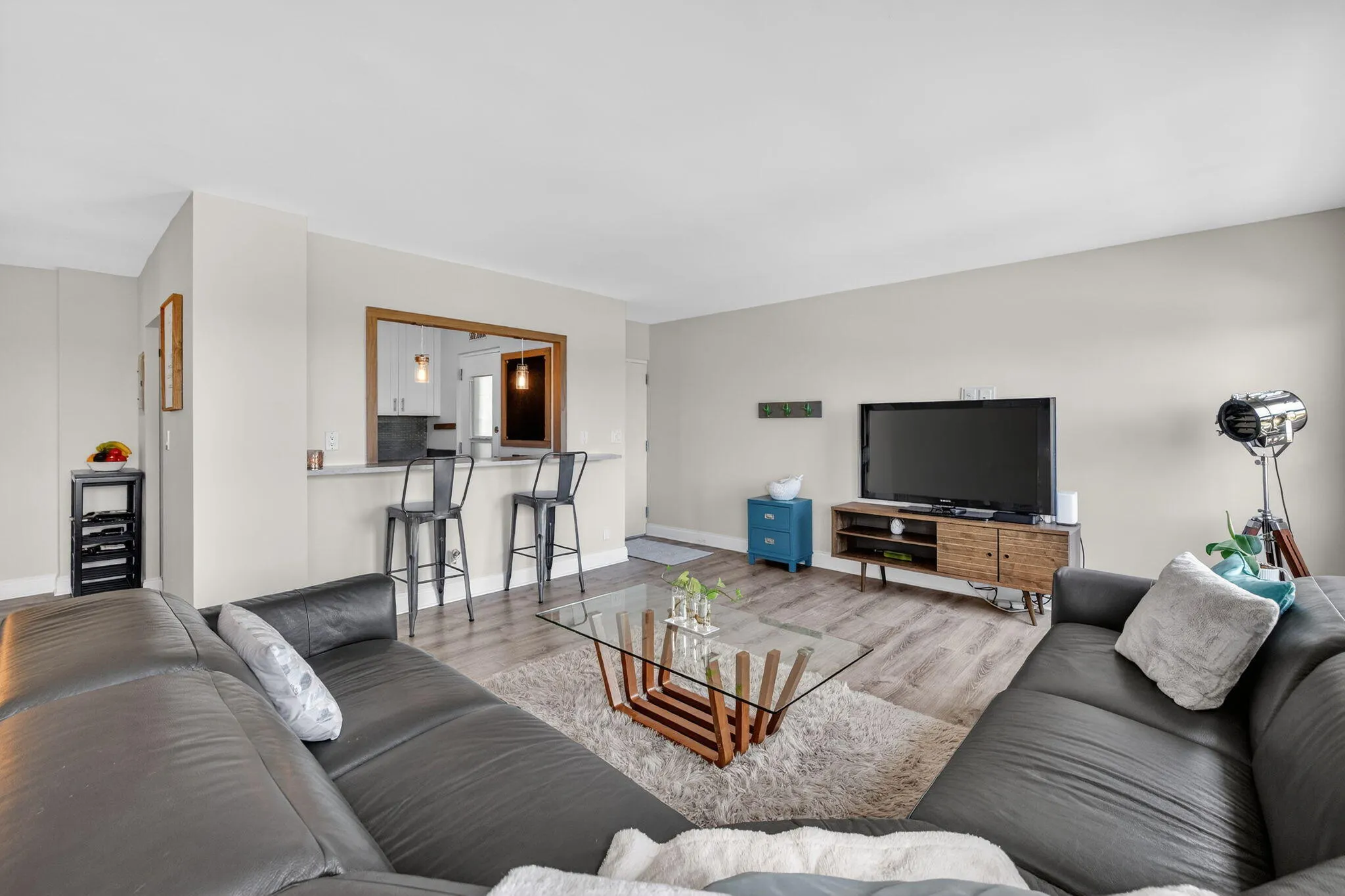 2555 NE 11th Street #609