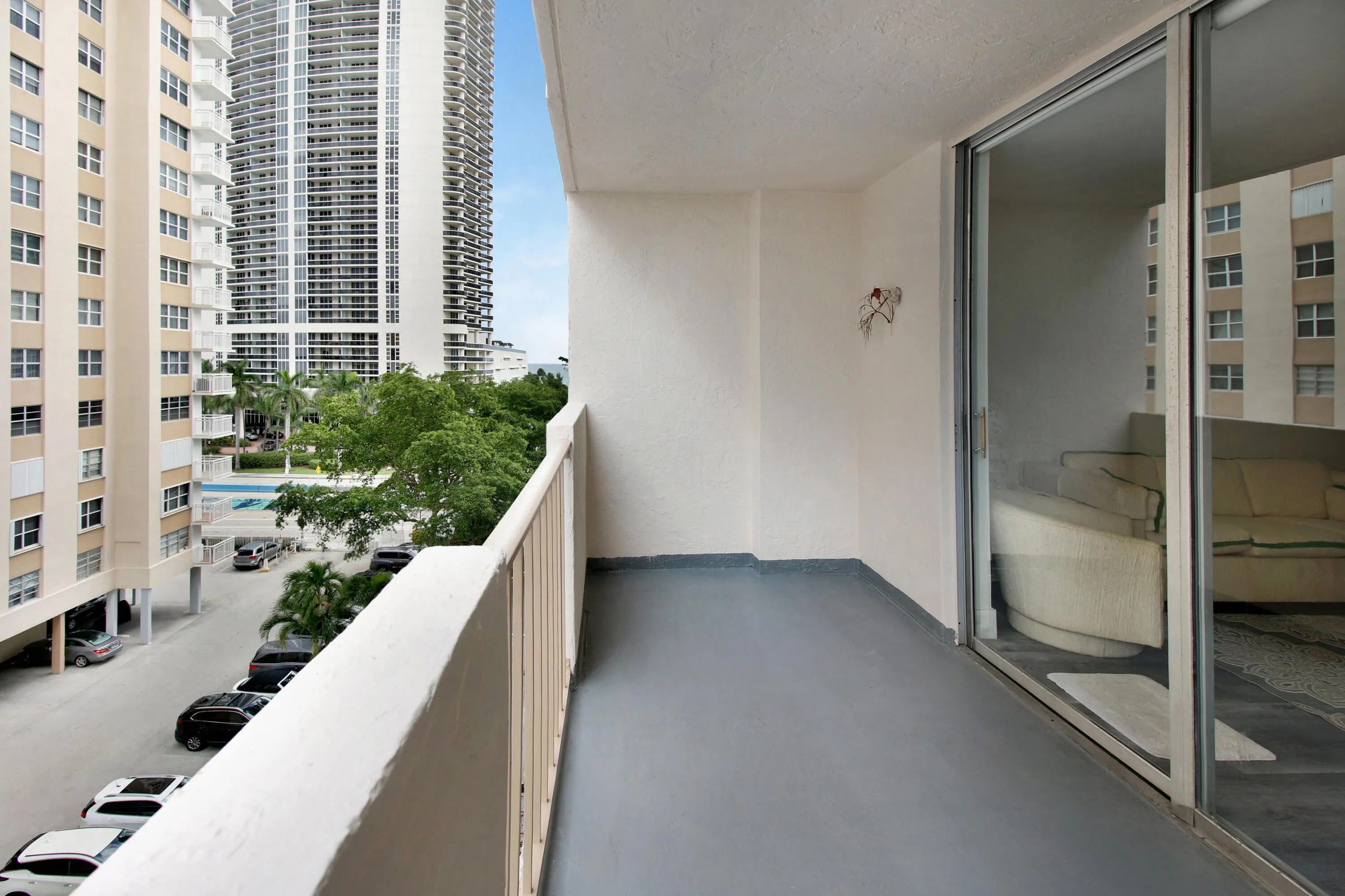 1865 S Ocean Drive #6c