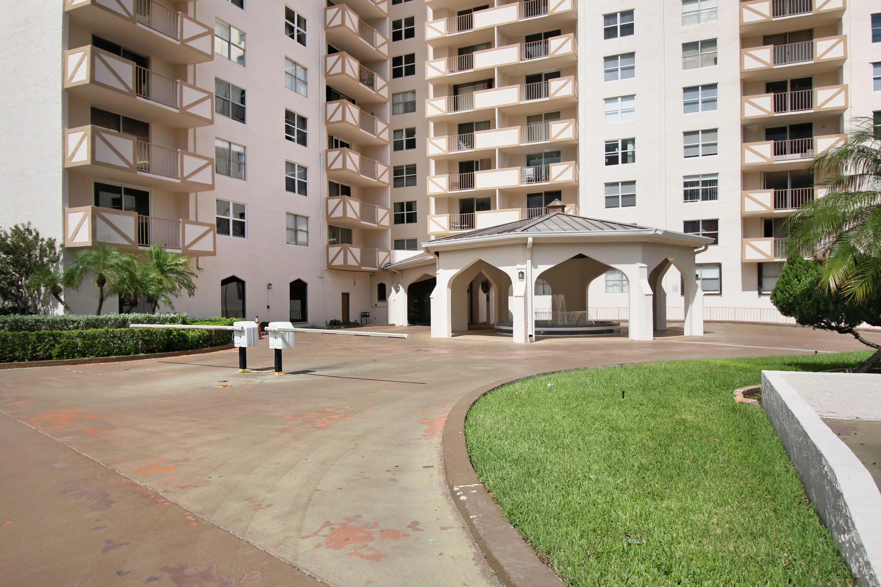 1865 S Ocean Drive #6c