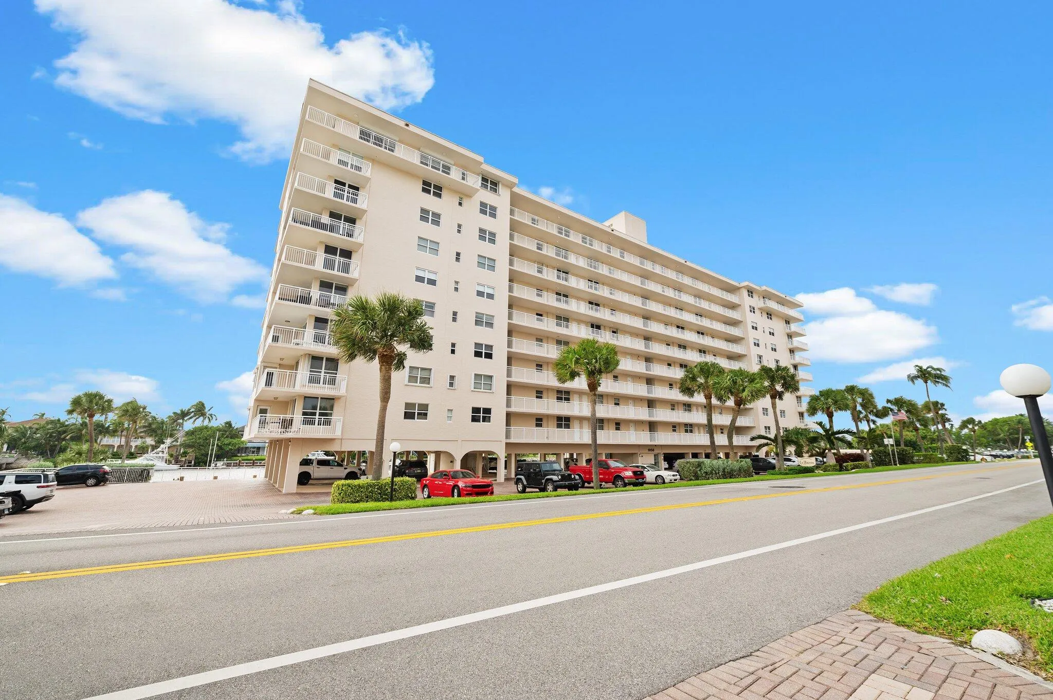 1050 Hillsboro Mile #Unit 203w