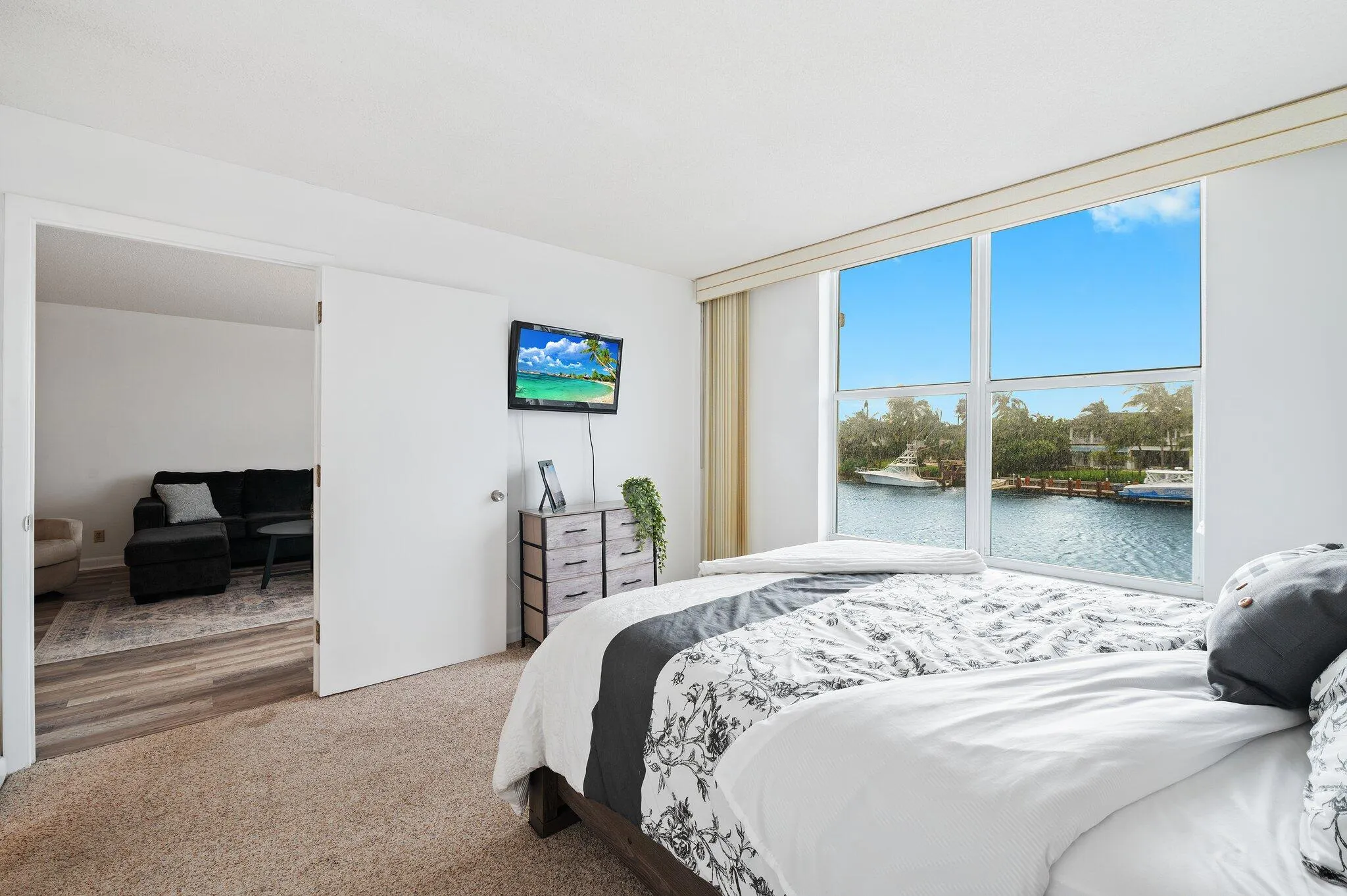 1050 Hillsboro Mile #Unit 203w