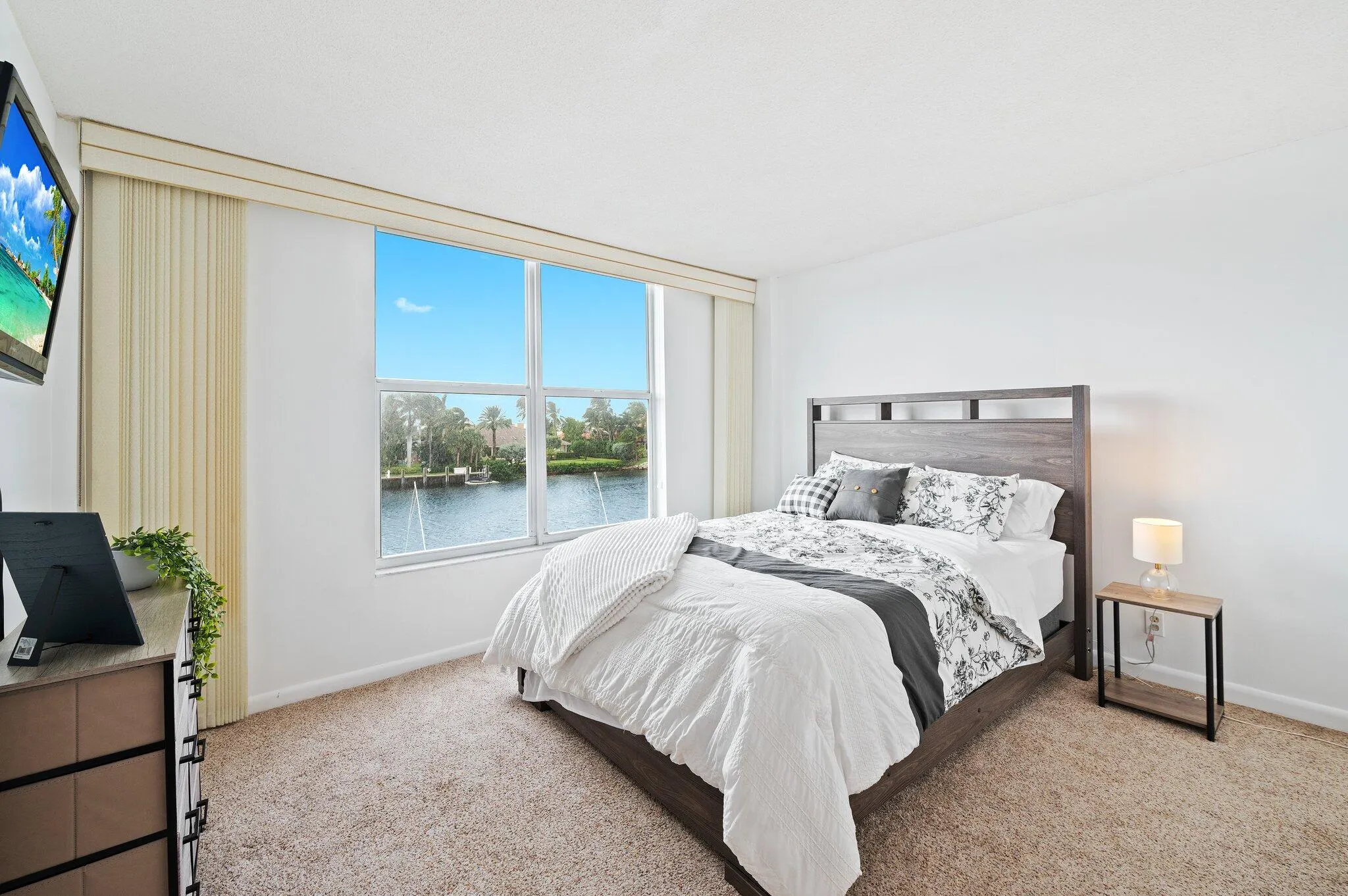 1050 Hillsboro Mile #Unit 203w