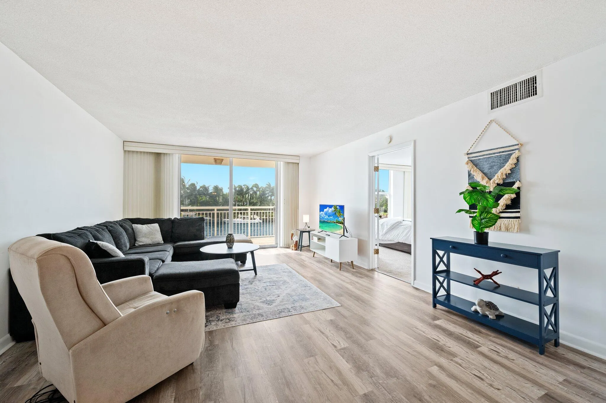 1050 Hillsboro Mile #Unit 203w