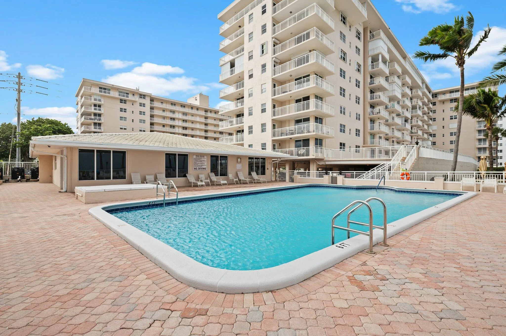 1050 Hillsboro Mile #Unit 203w