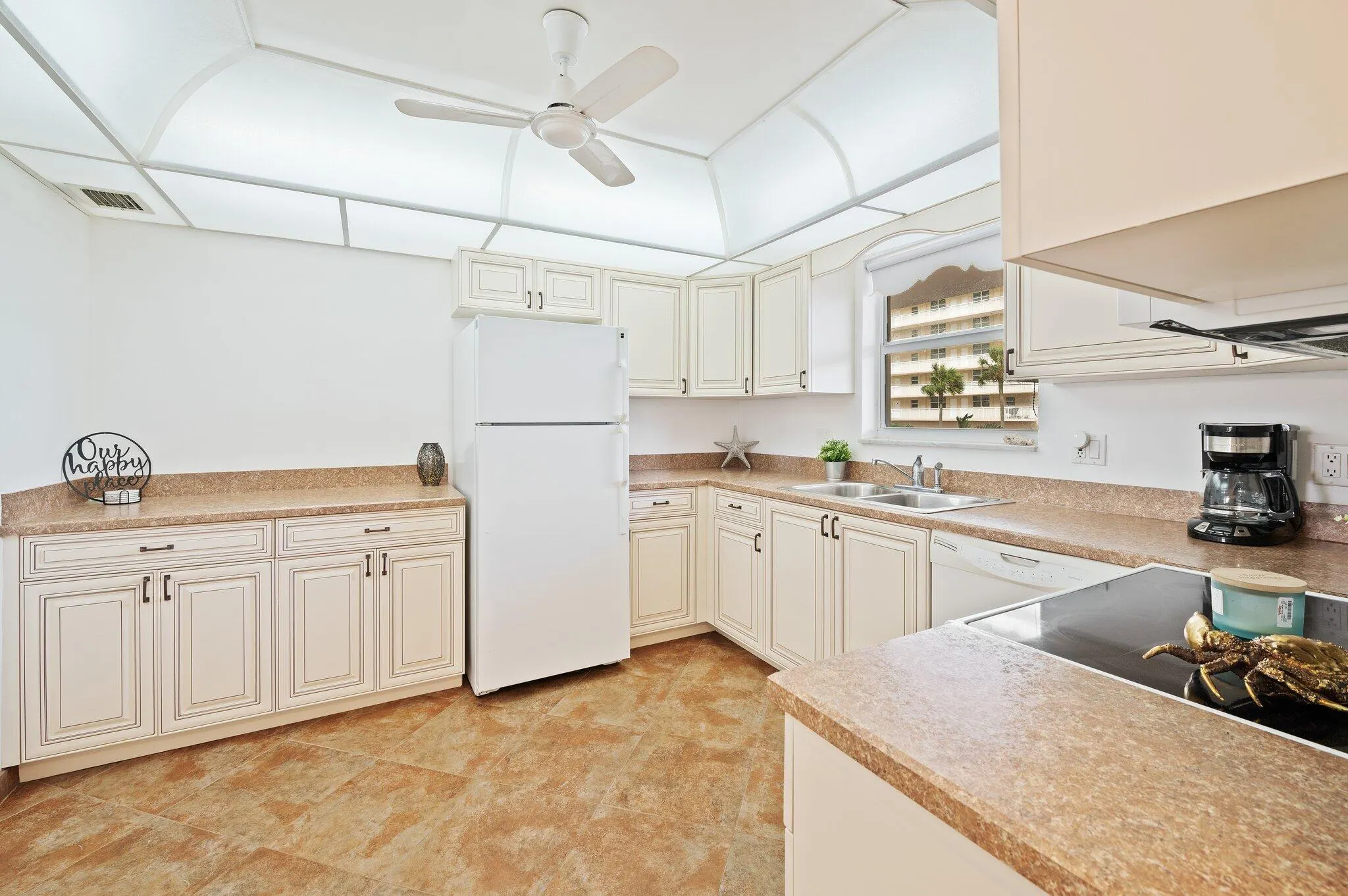 1050 Hillsboro Mile #Unit 203w