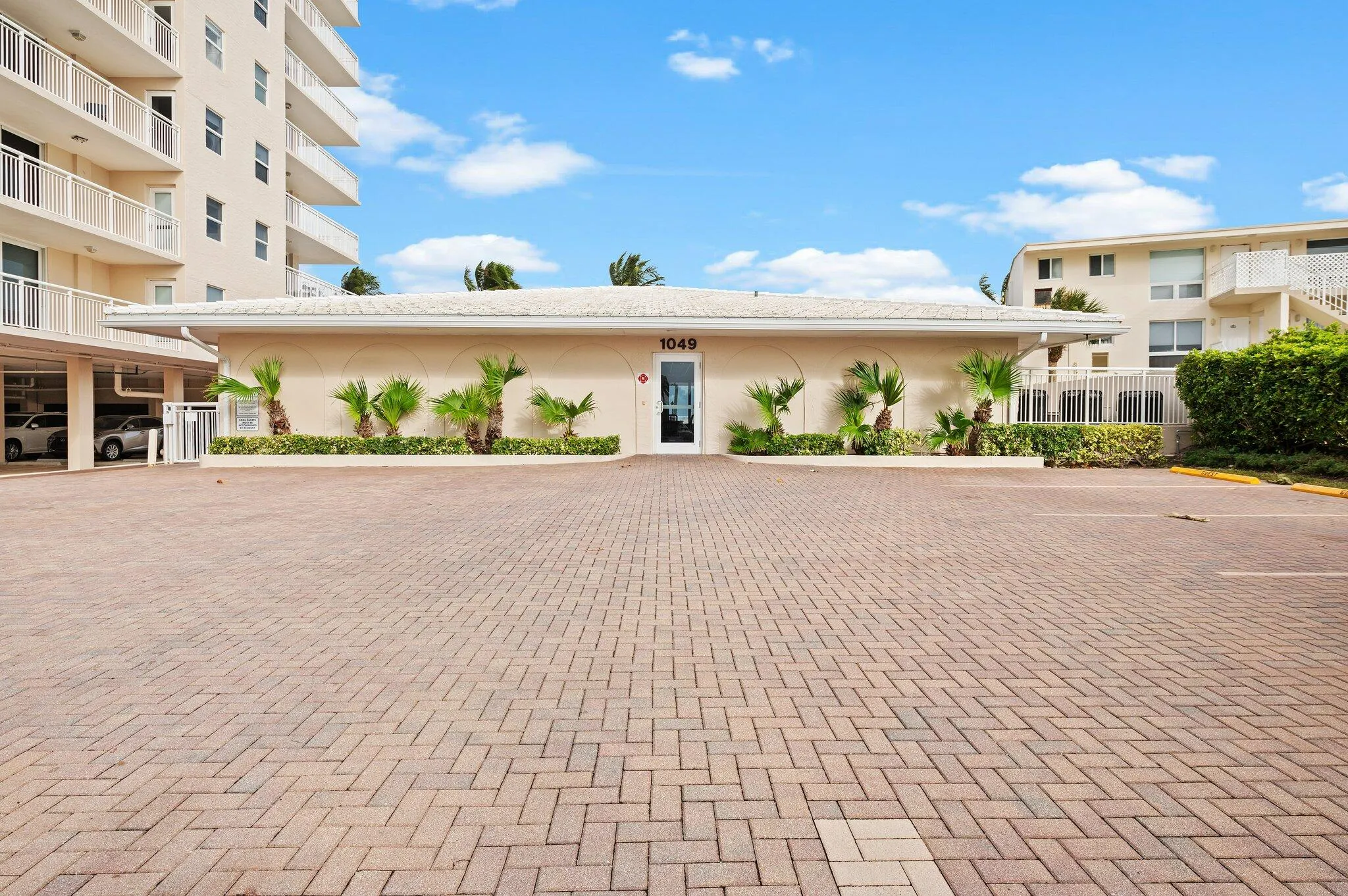 1050 Hillsboro Mile #Unit 203w