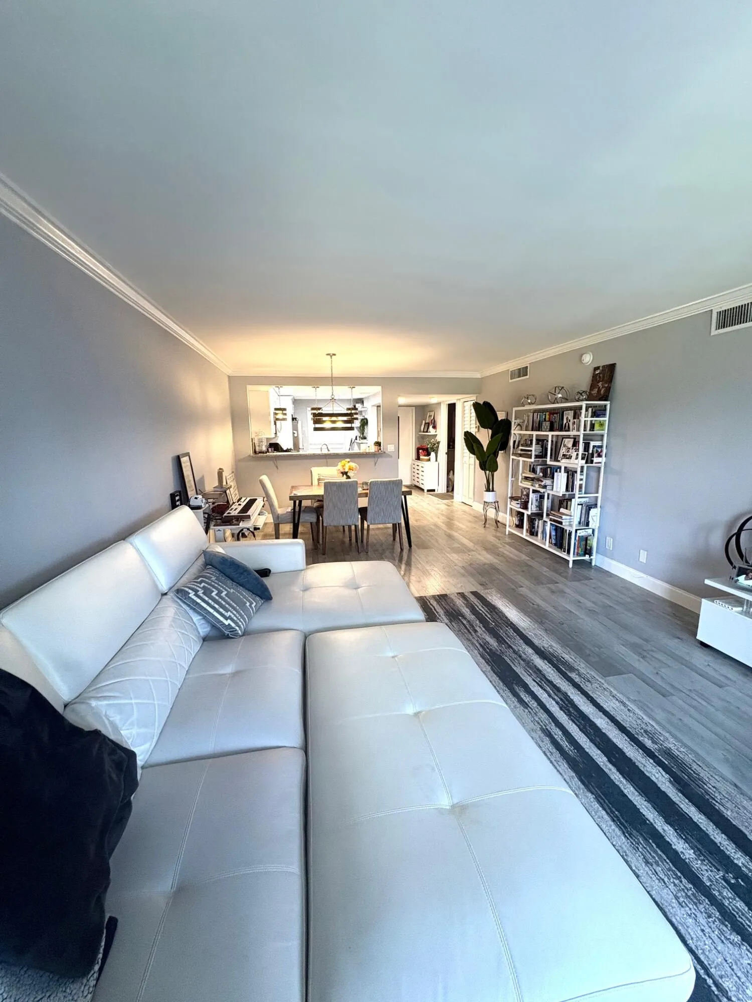 605 Oaks Drive #304