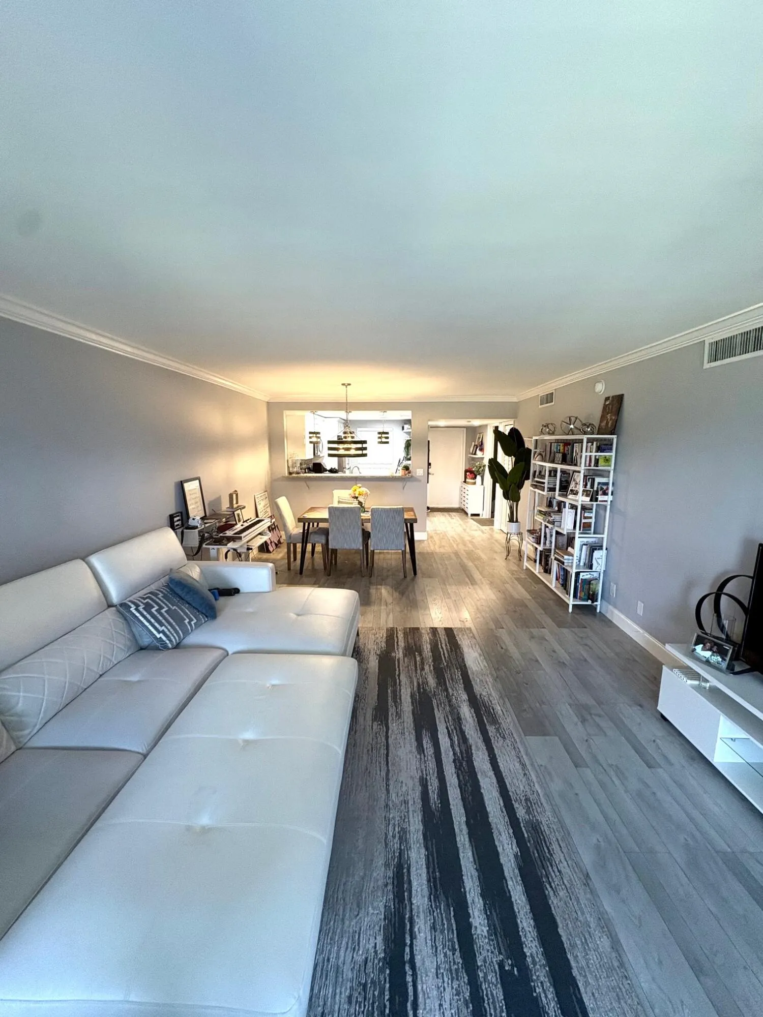 605 Oaks Drive #304