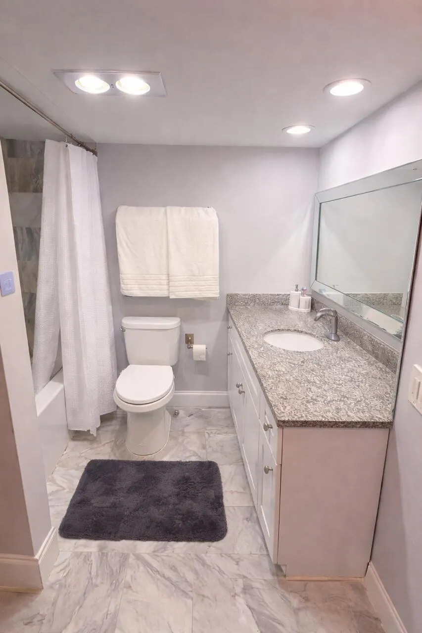 605 Oaks Drive #304