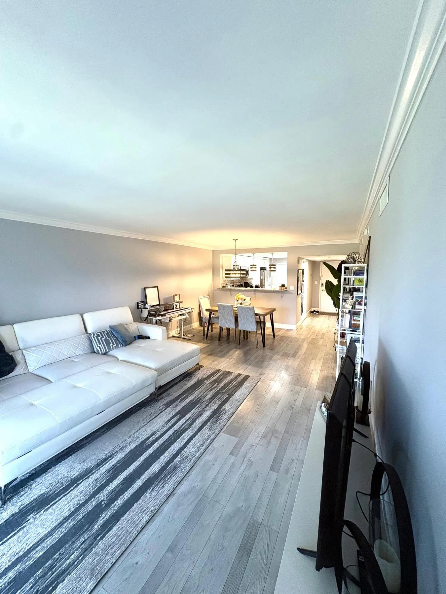 605 Oaks Drive #304