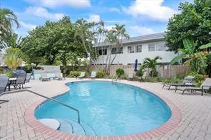 2829 NE 30th Street #302