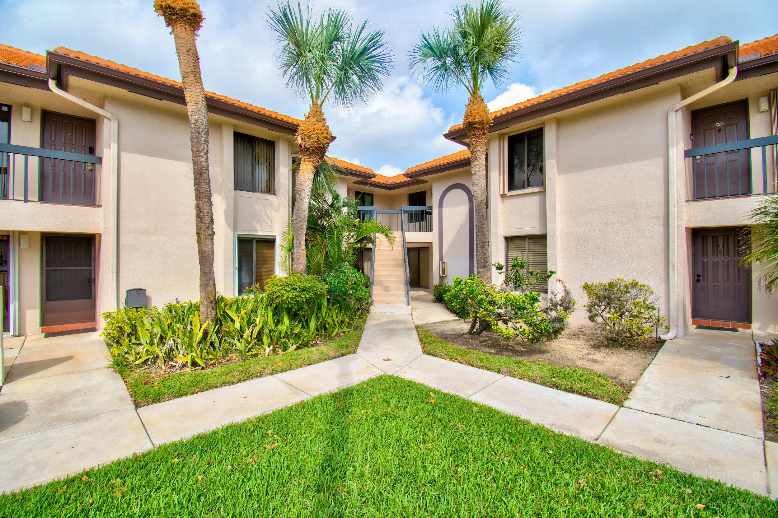 351 Club Circle #207