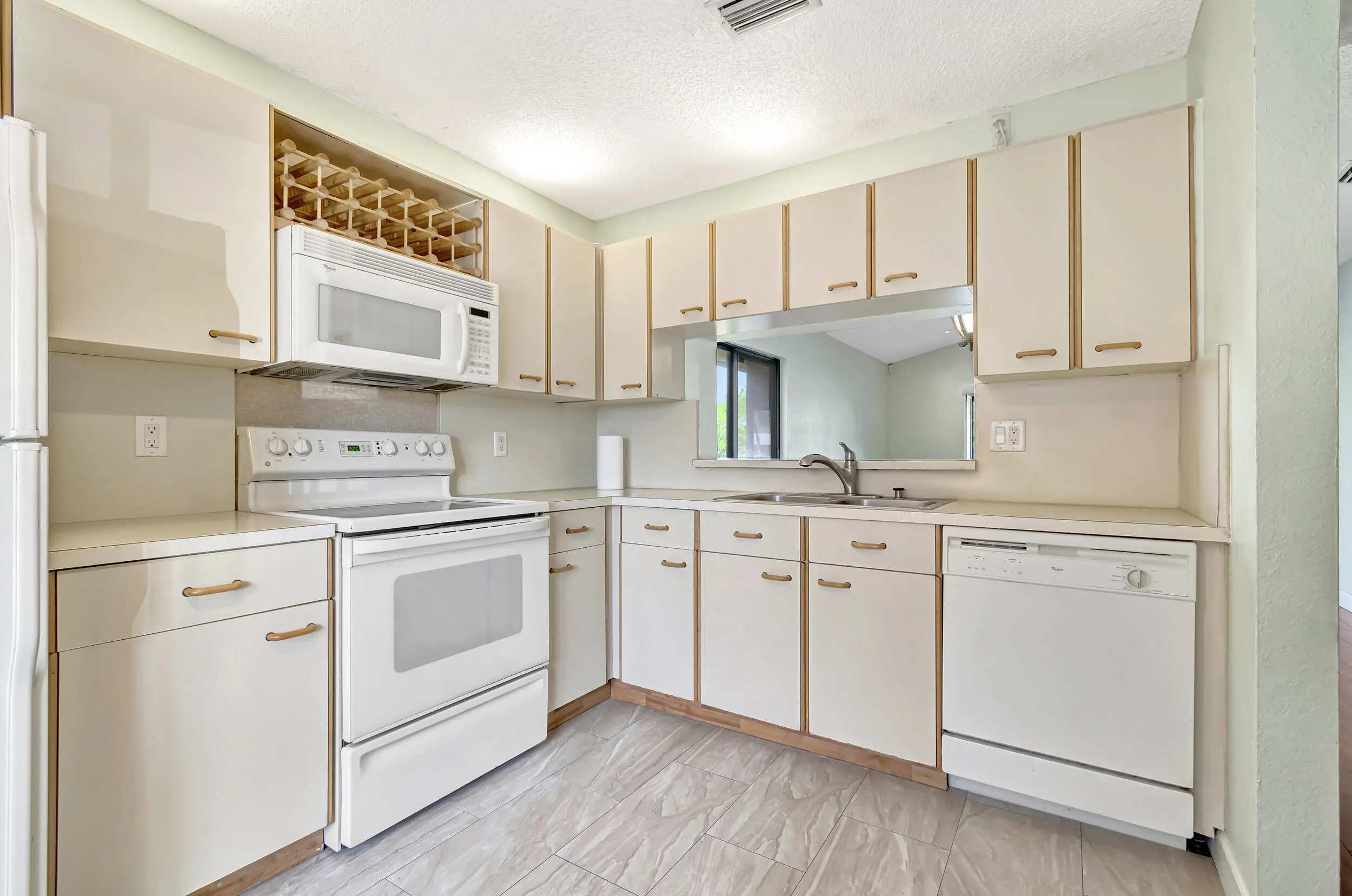 351 Club Circle #207