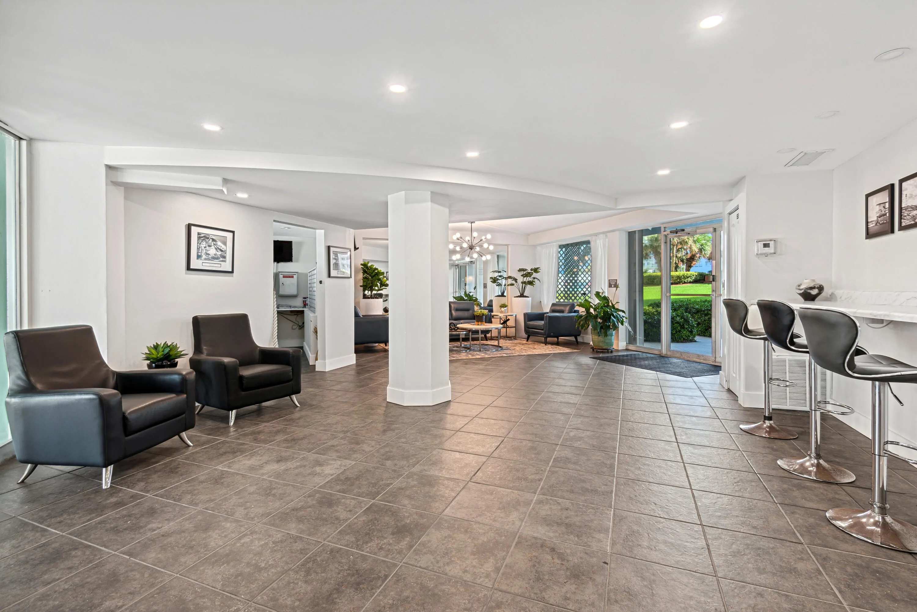 1900 S Ocean Drive #1006