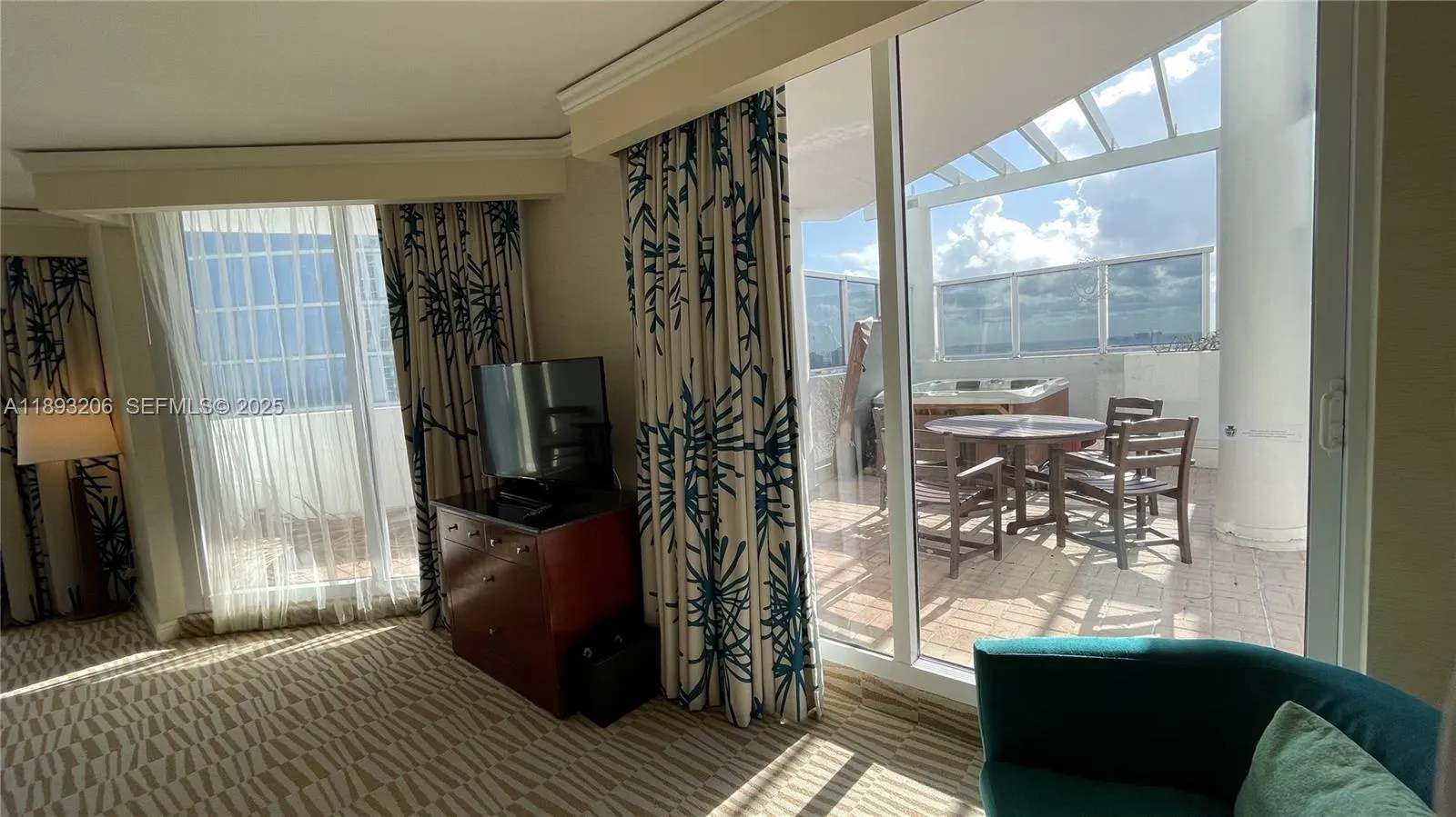 18001 Collins Avenue #2814