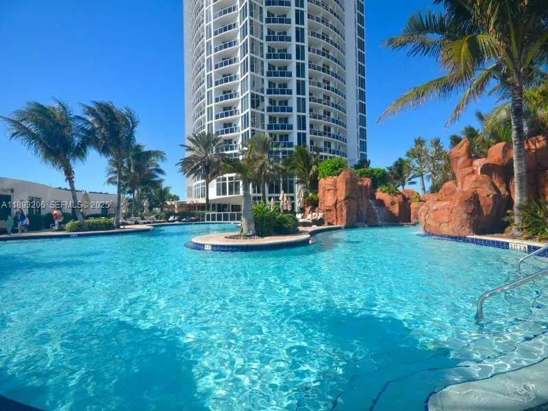 18001 Collins Avenue #2814