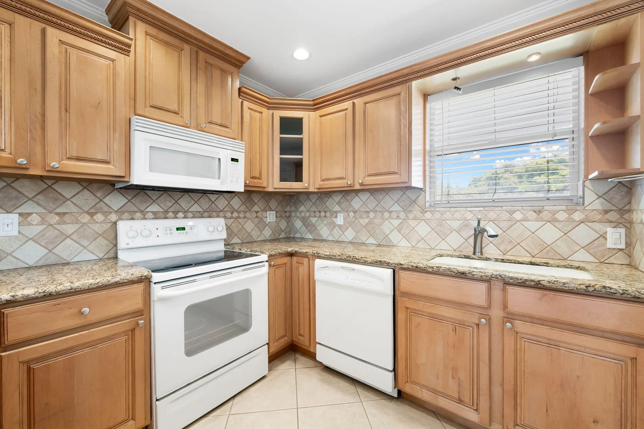 2748 NE 28th Avenue #20