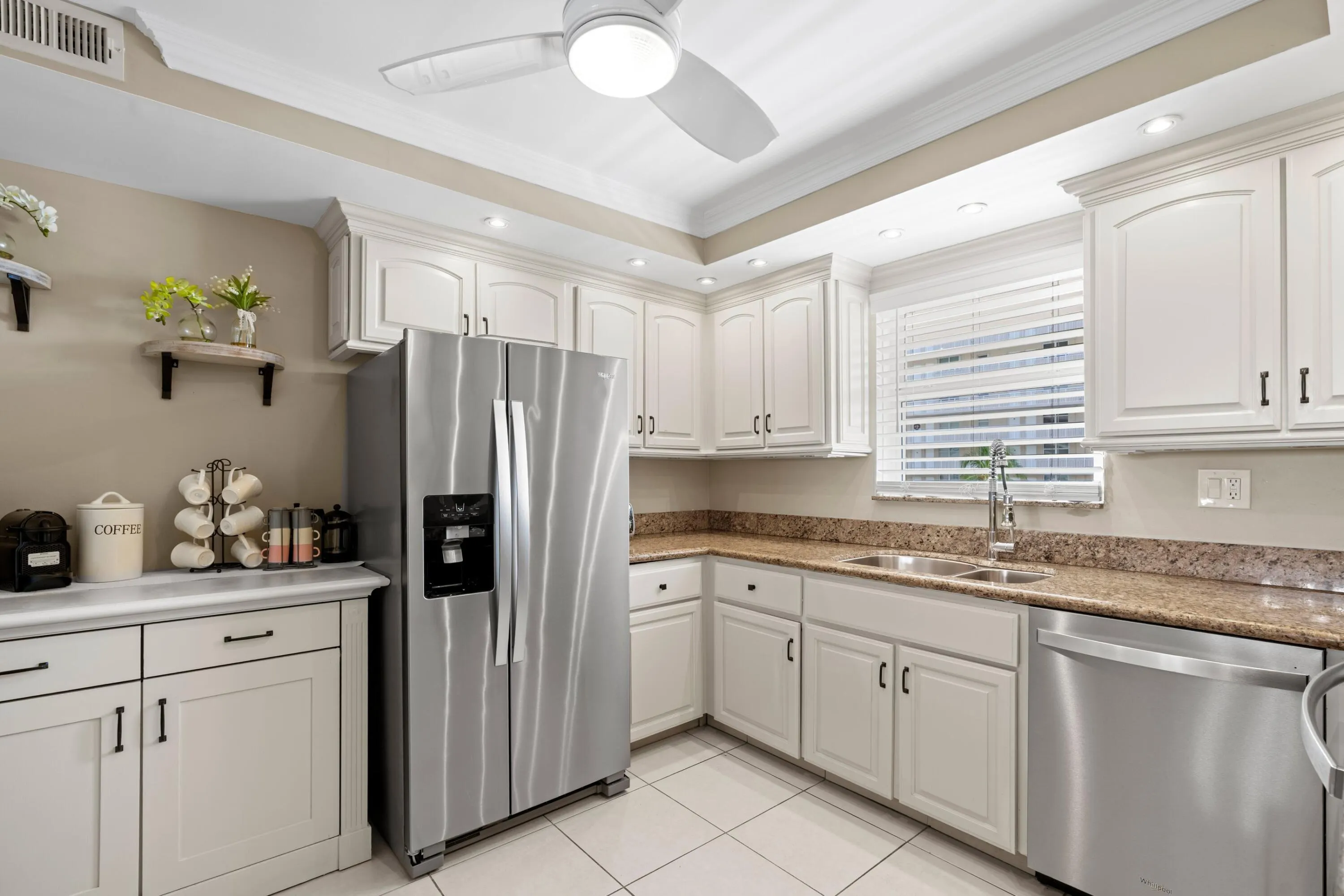 1050 Hillsboro Mile #403w