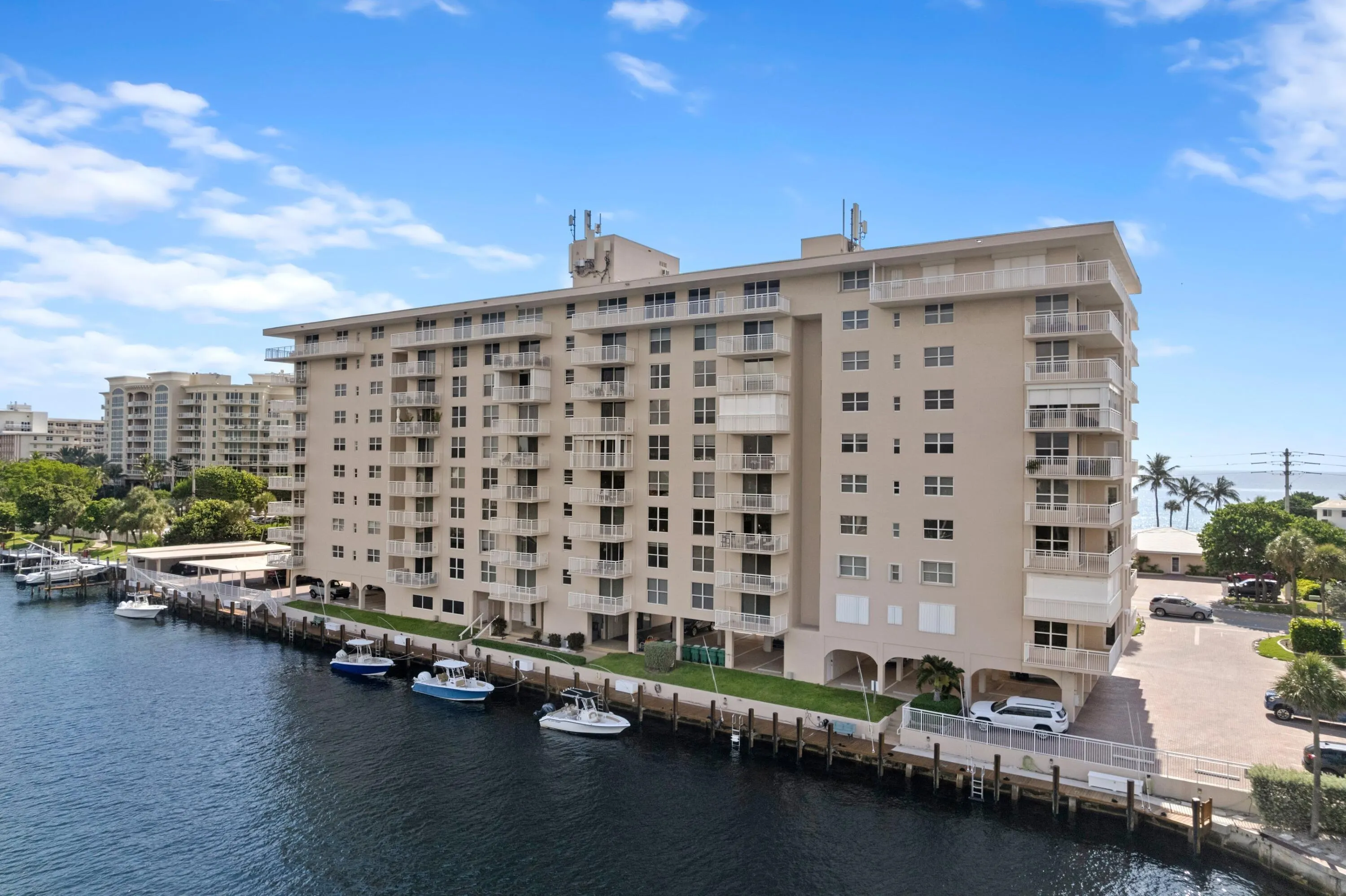1050 Hillsboro Mile #403w