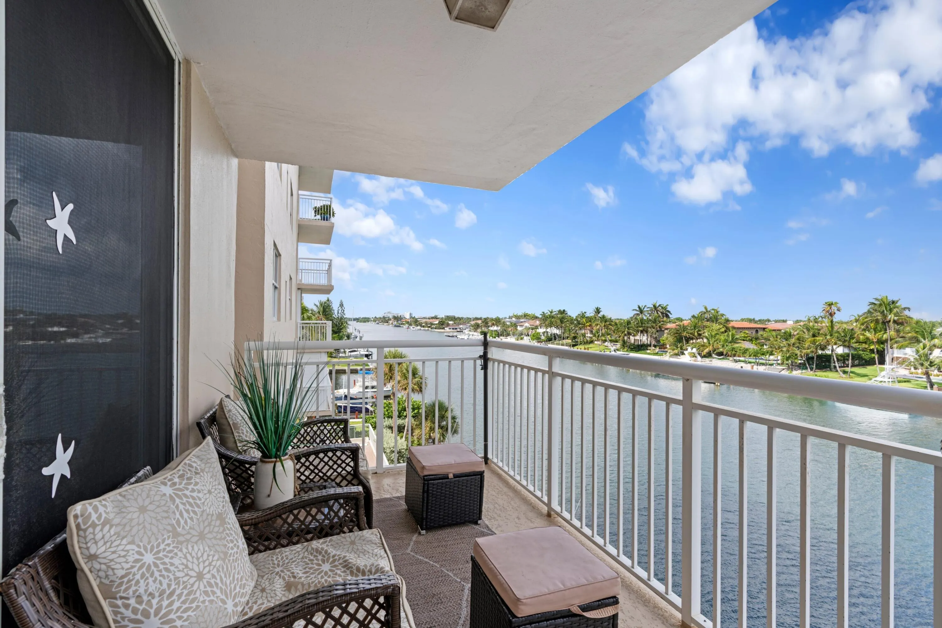 1050 Hillsboro Mile #403w