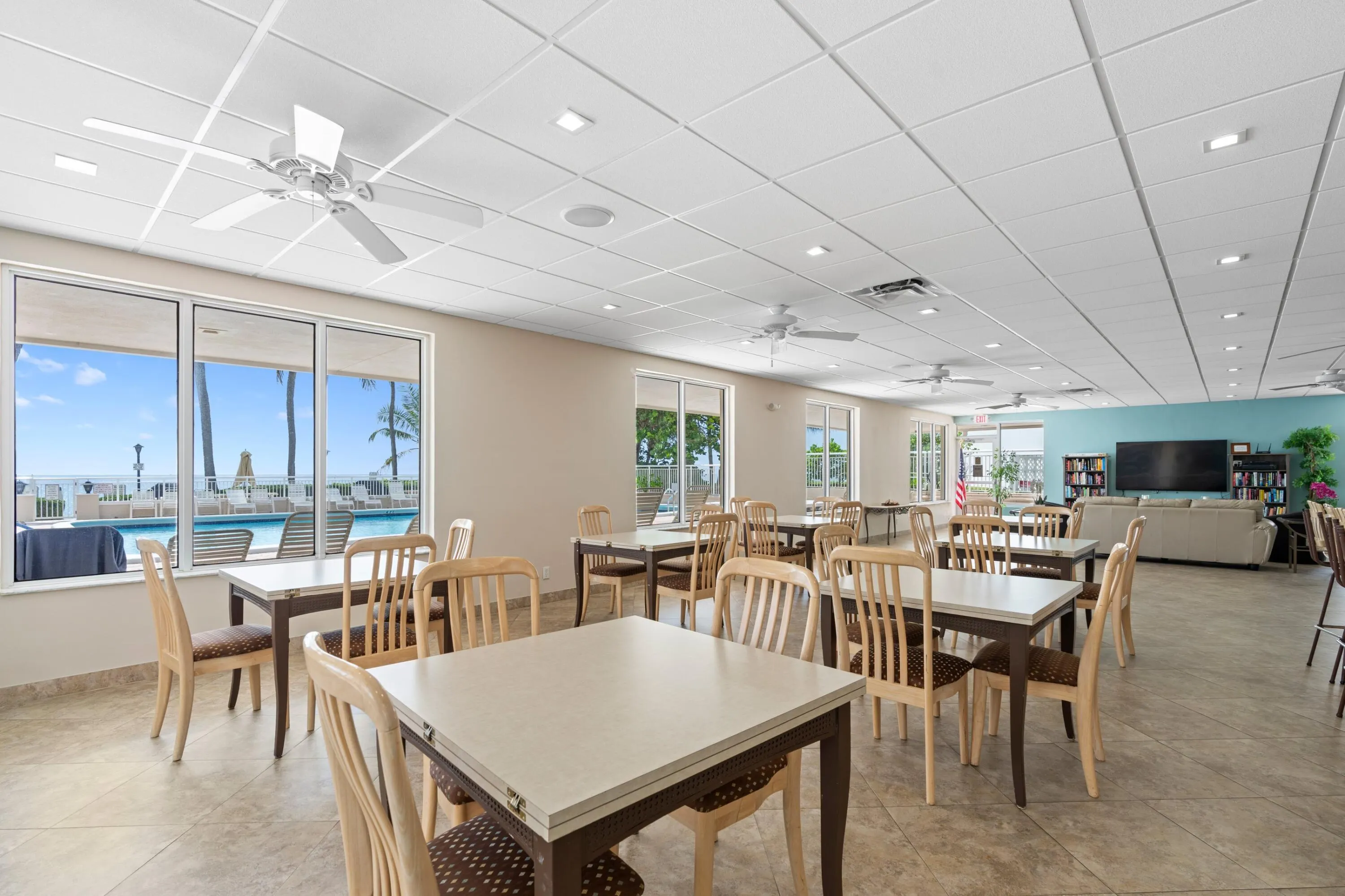1050 Hillsboro Mile #403w