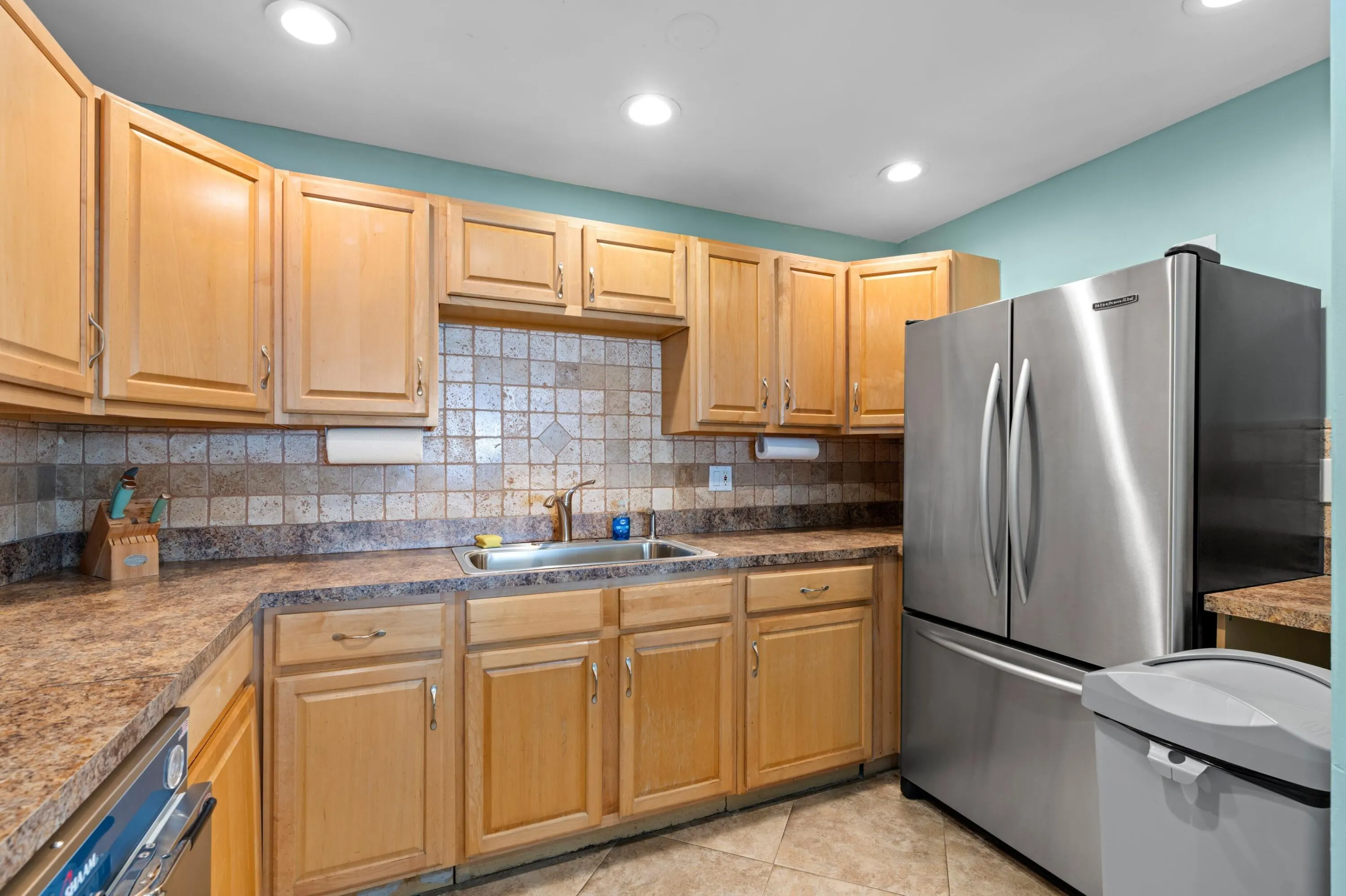1050 Hillsboro Mile #403w