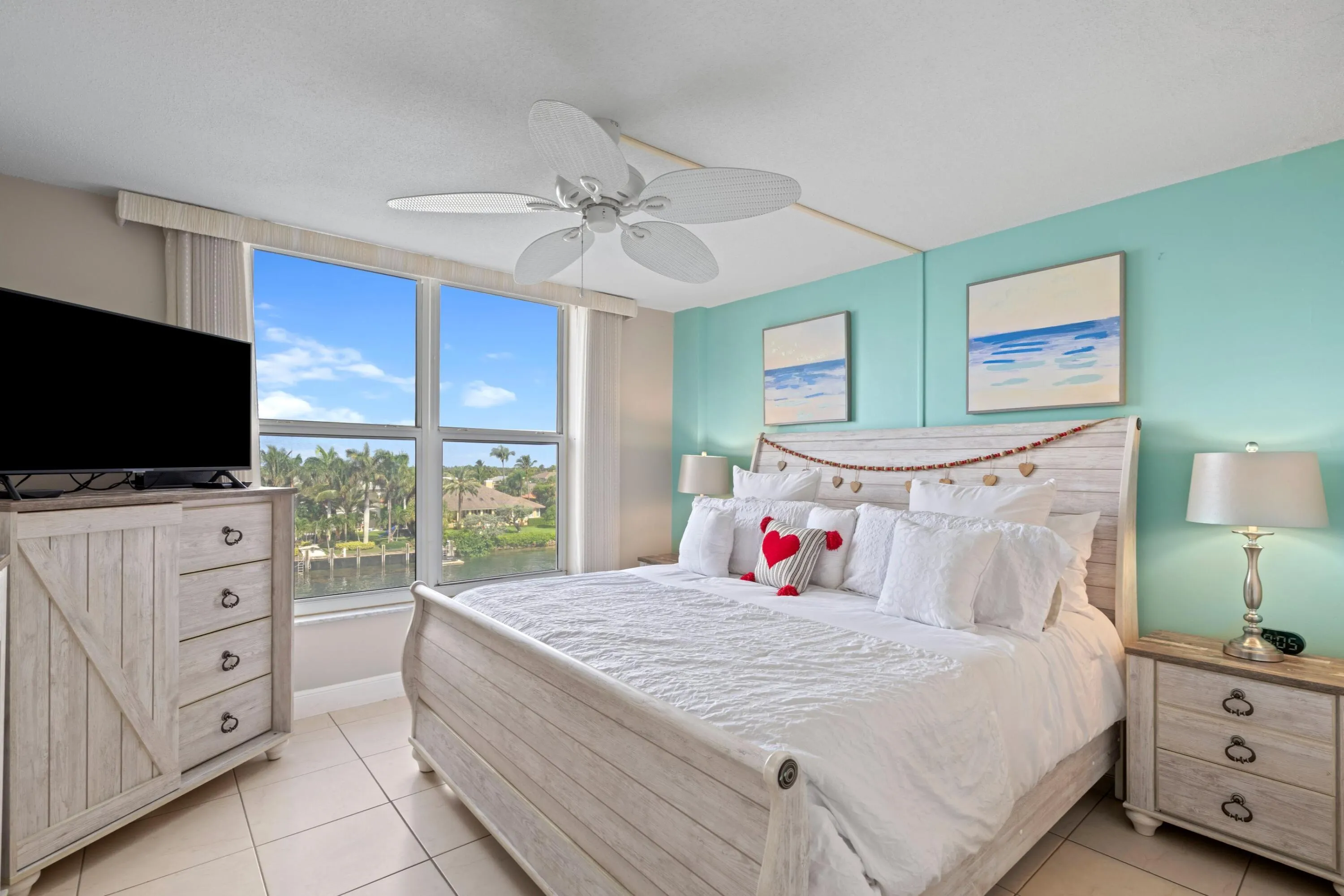 1050 Hillsboro Mile #403w