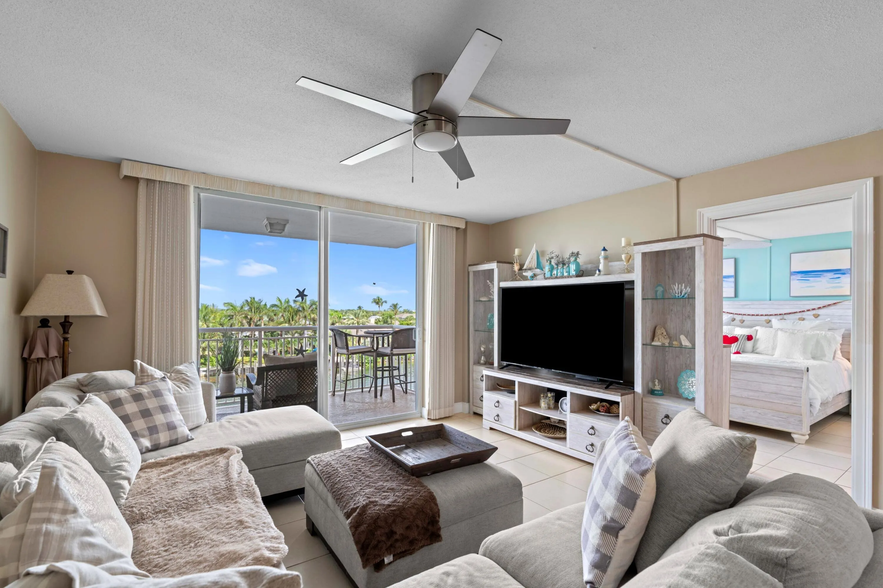 1050 Hillsboro Mile #403w