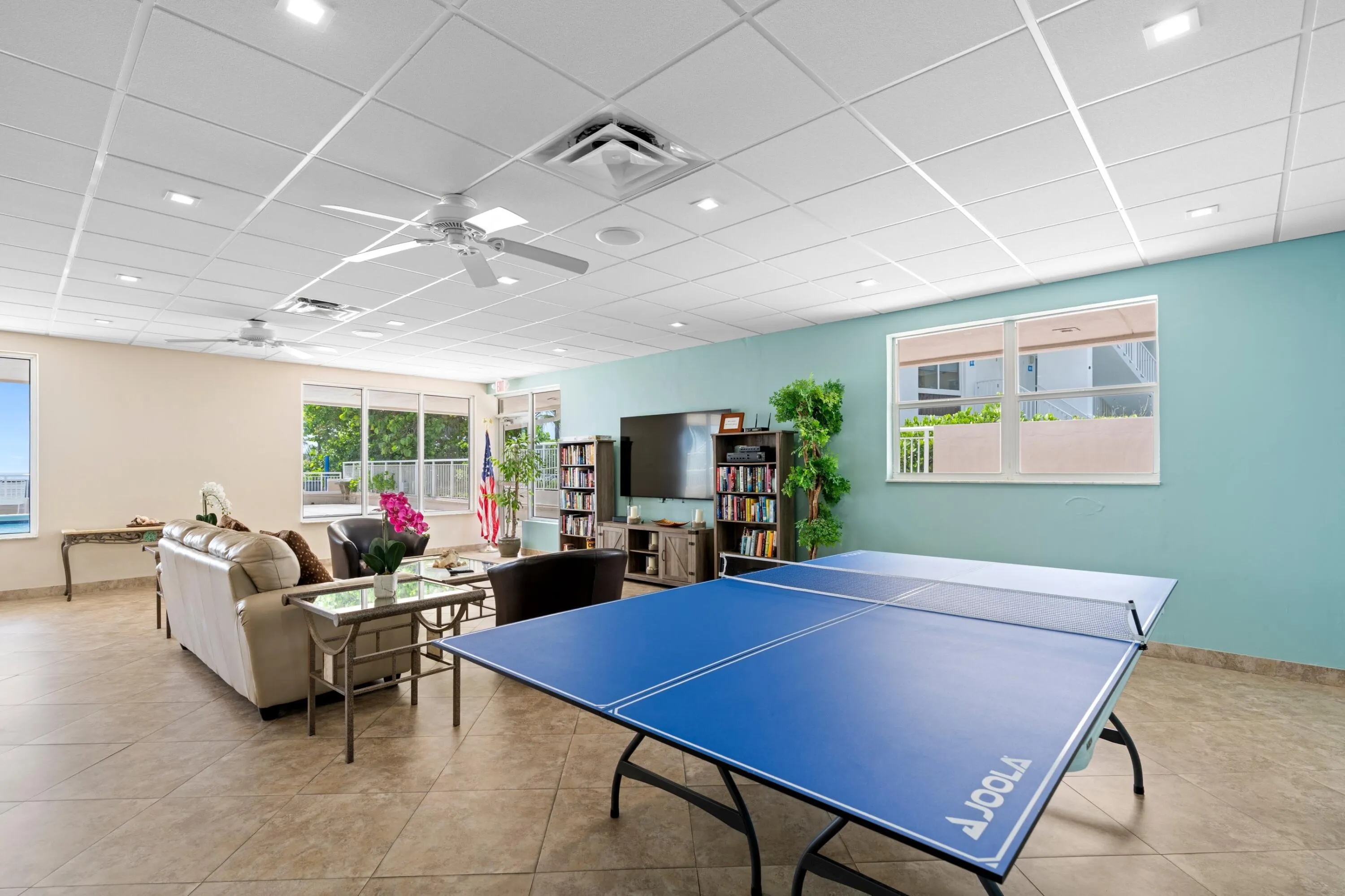 1050 Hillsboro Mile #403w